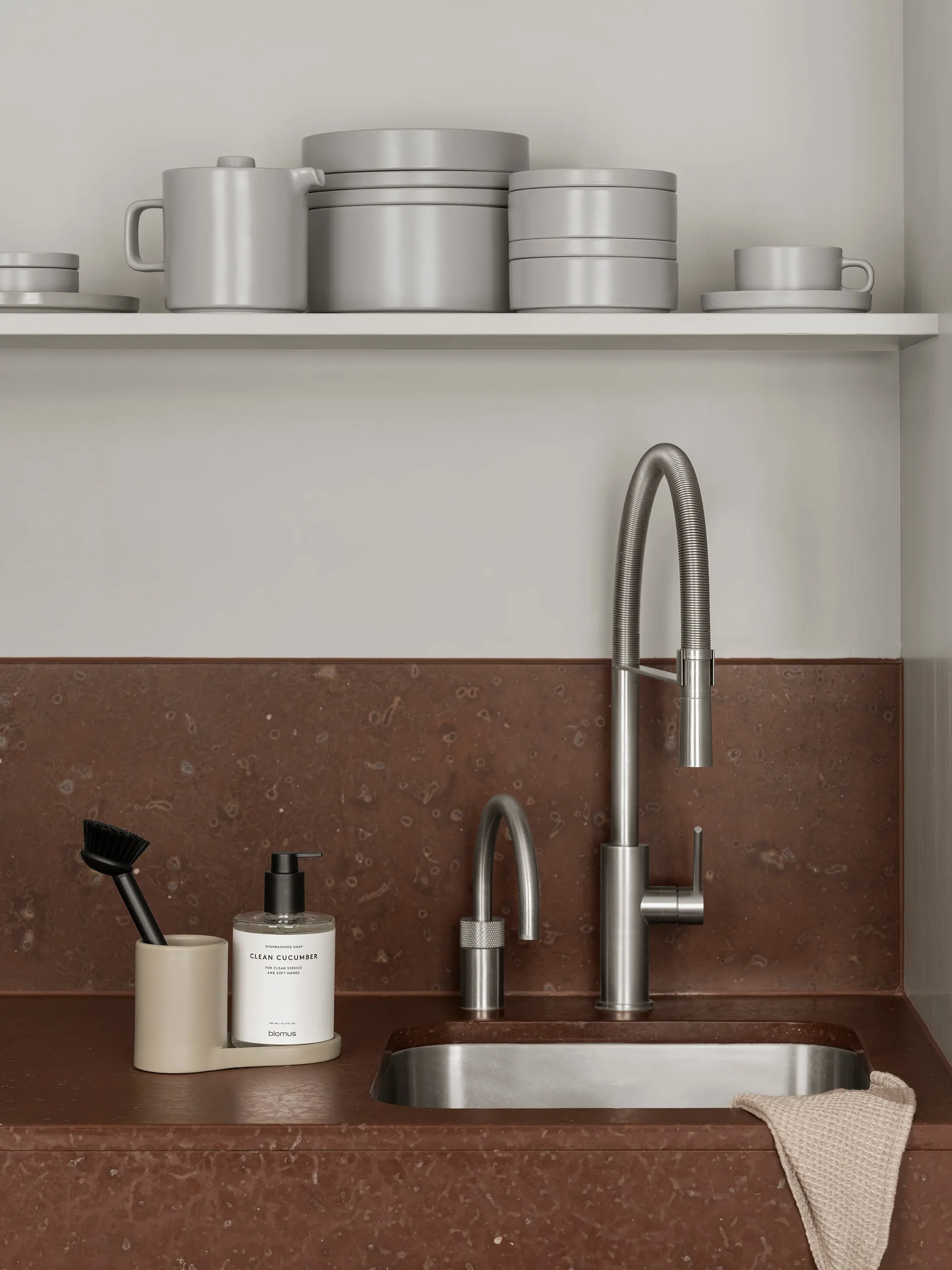 피로 디시 브러시와 비누 홀더, Nomad blomus | 블로무스