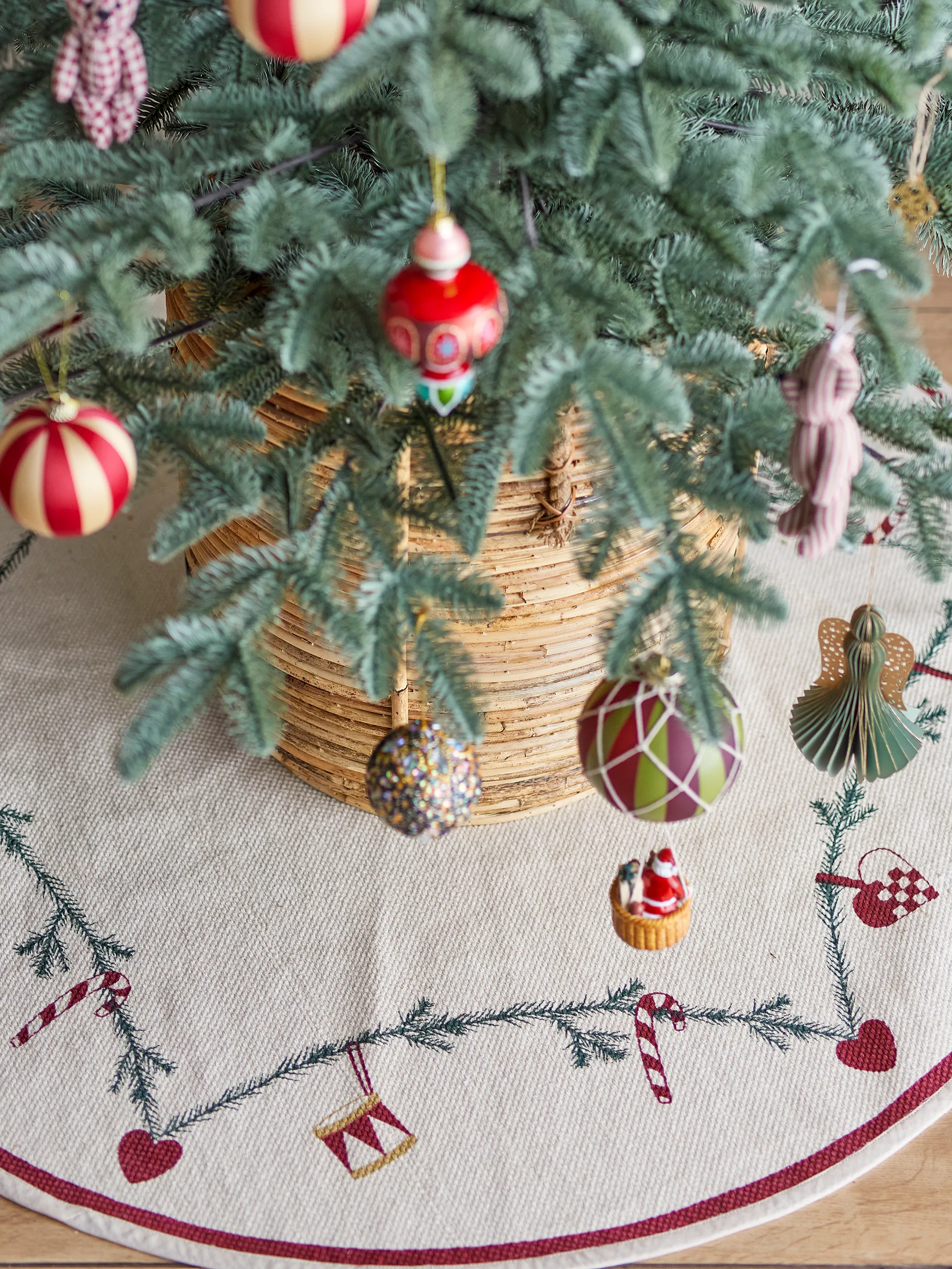 율 크리스마스 트리 스커트 Ø110 cm, Red Bloomingville | 블루밍빌