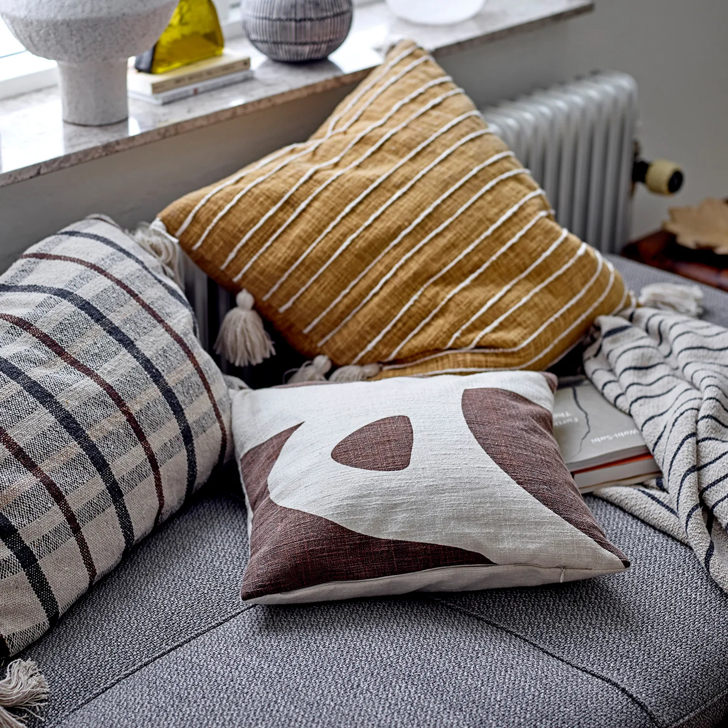 에멜리 장식용 술이 달린 쿠션 55x55 cm, yellow Bloomingville | 블루밍빌