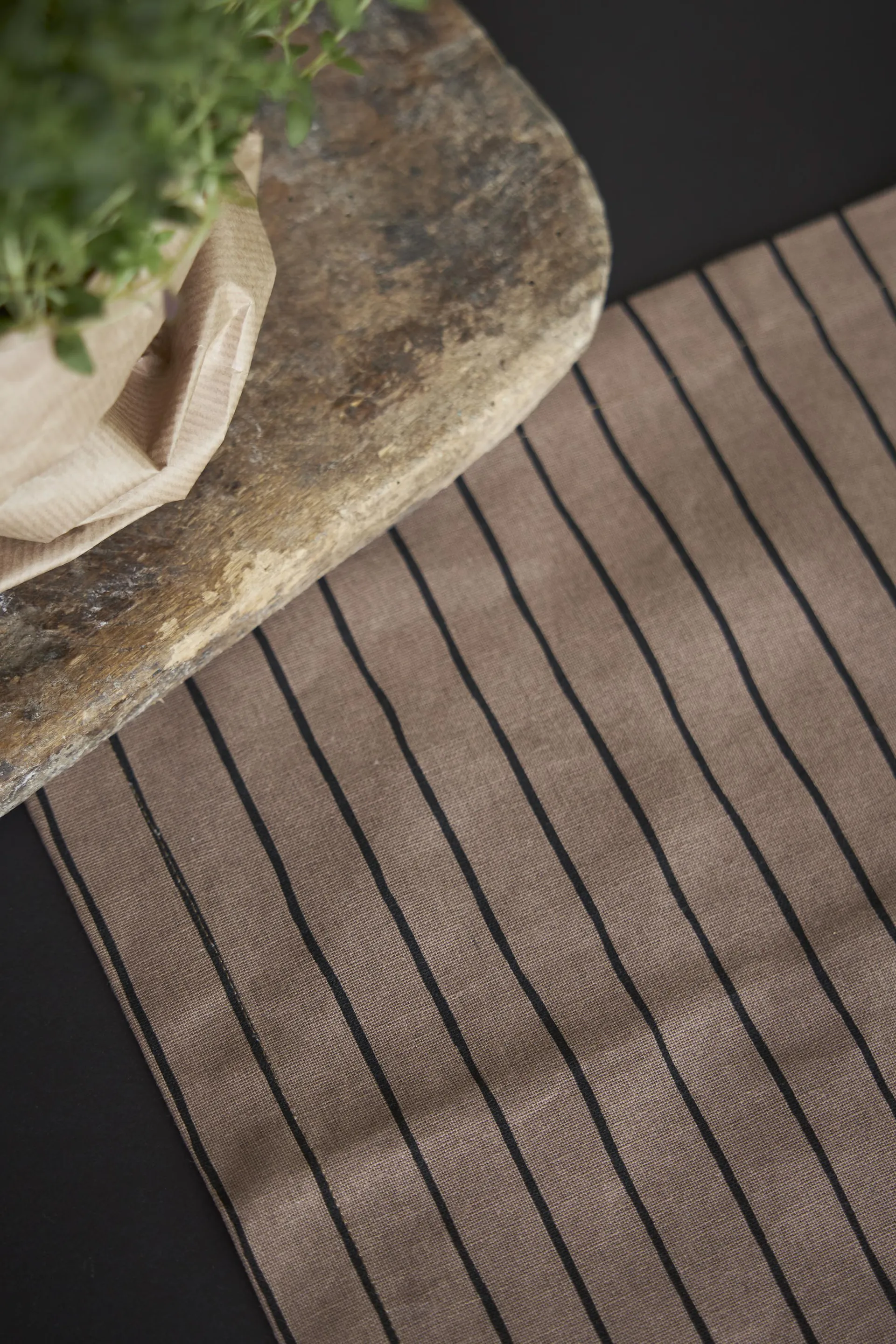 Tofta 스트라이프 테이블매트 35x45 cm, Brown Boel & Jan | 보엘앤얀