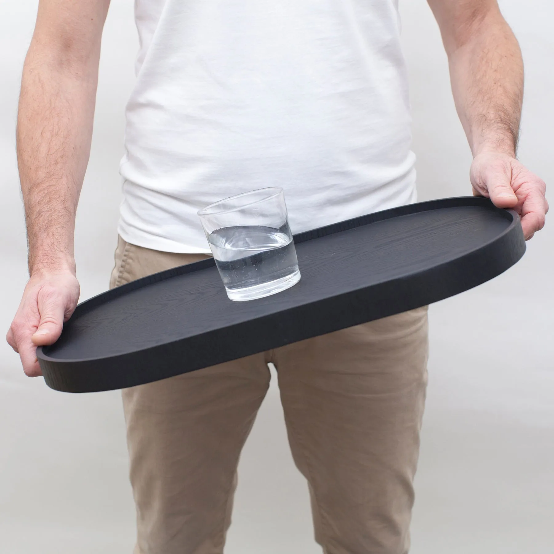 CurveLine™ 서빙 트레이 논슬립 47x34 cm, Black willow wood Bosign | 보사인