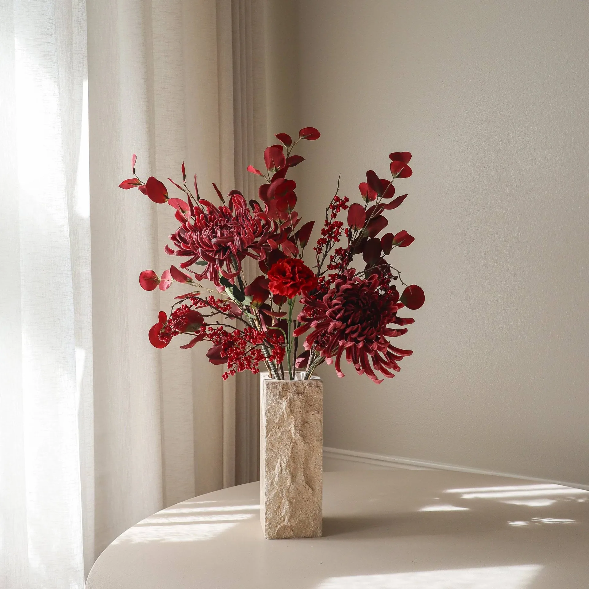 Berry drama 인조 꽃다발, 스파이더 국화, 카네이션, 유칼립투스, 84 cm Botané | 보타네
