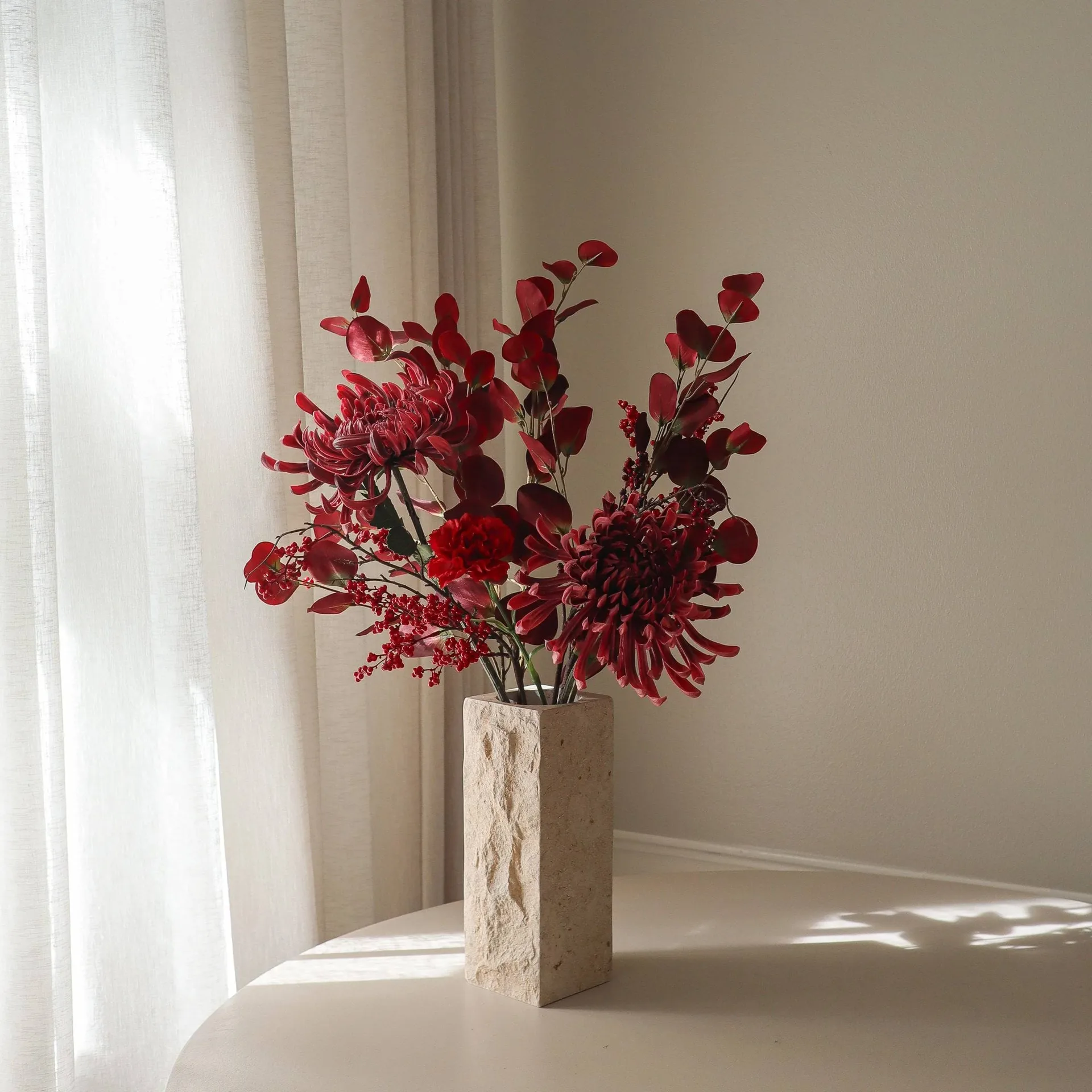 Berry drama 인조 꽃다발, 스파이더 국화, 카네이션, 유칼립투스, 84 cm Botané | 보타네