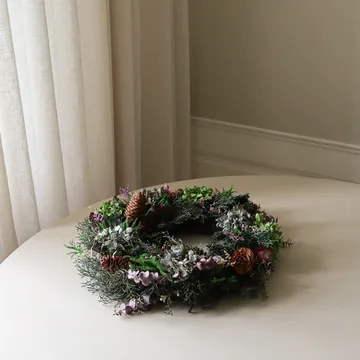 Botanical Forest Wreath 화관 - 수국–유칼립투스–침엽수 가지–솔방울, Ø40 cm - Botané | 보타네