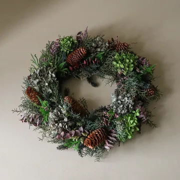 Botanical Forest Wreath 화관 - 수국–유칼립투스–침엽수 가지–솔방울, Ø40 cm - Botané | 보타네
