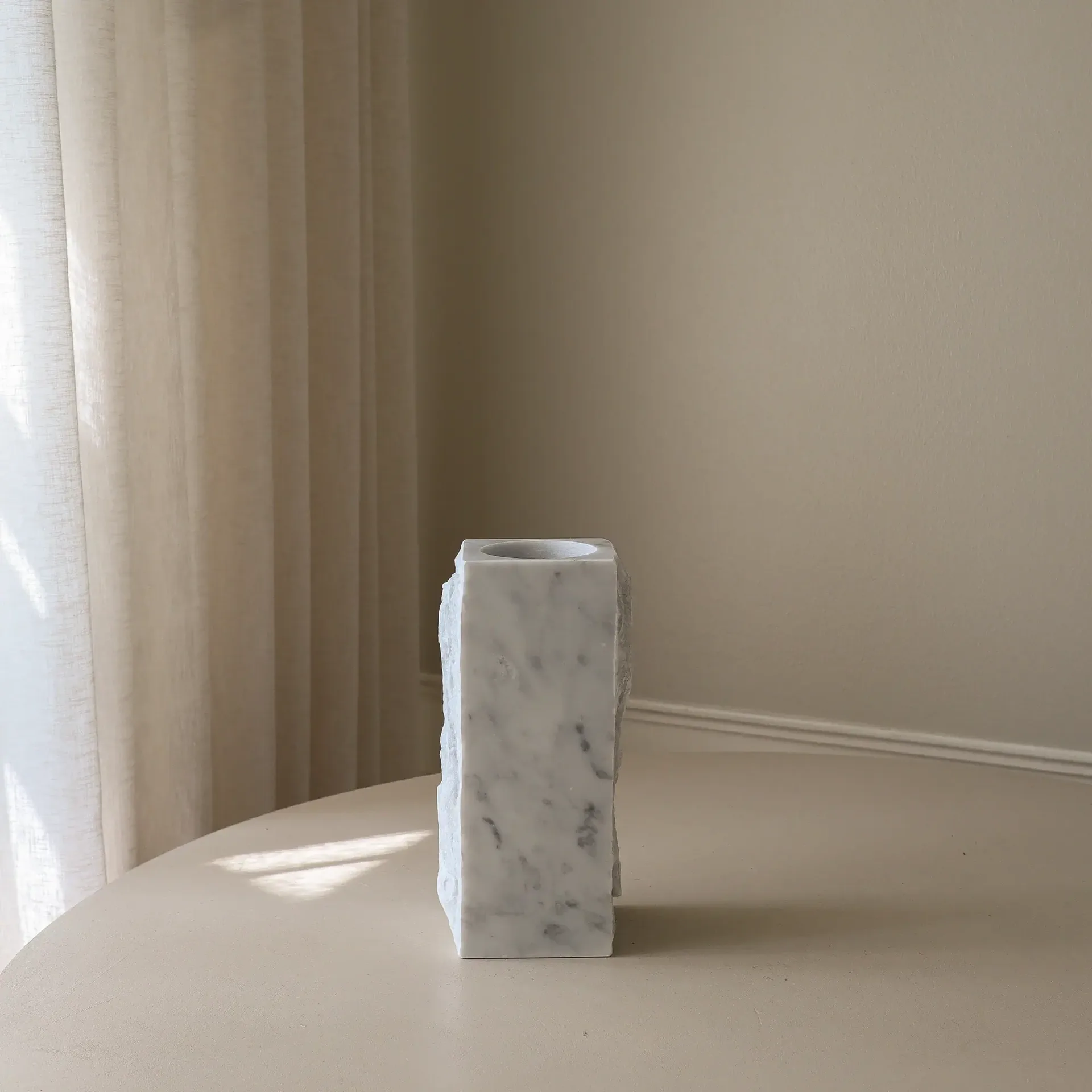 Carrara Edge 대리석 화병, 미듐, 30 cm Botané | 보타네