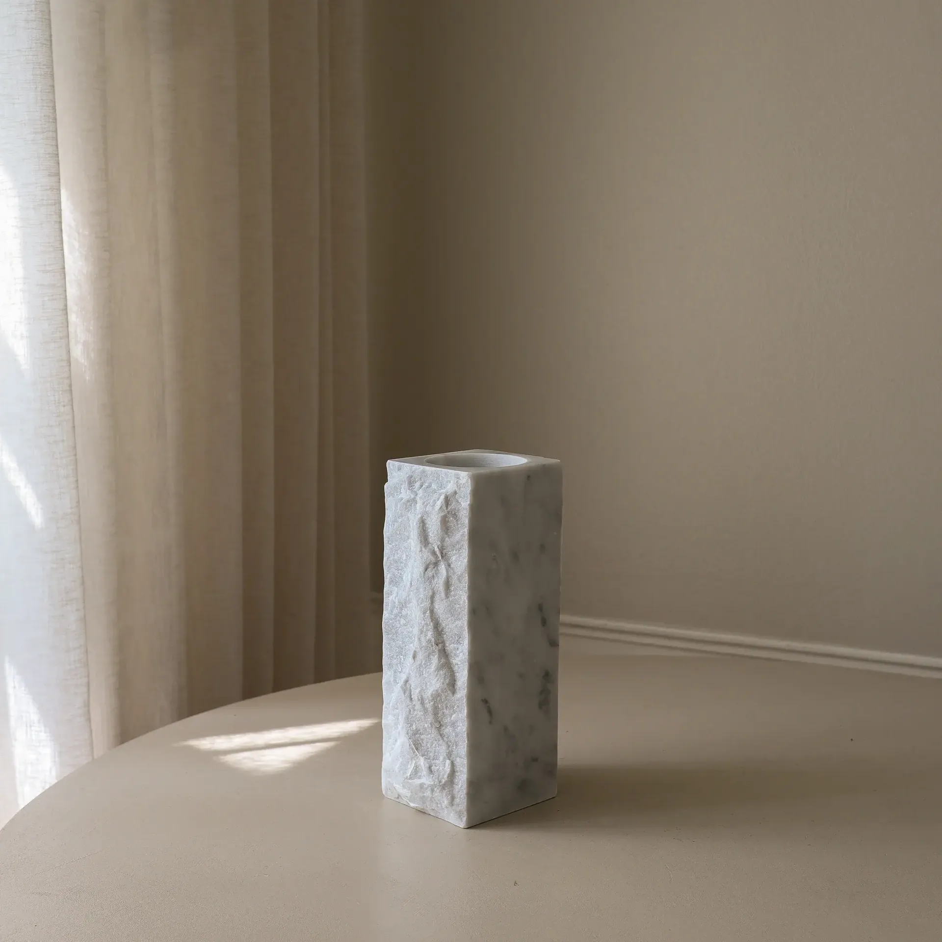 Carrara Edge 대리석 화병, 미듐, 30 cm Botané | 보타네
