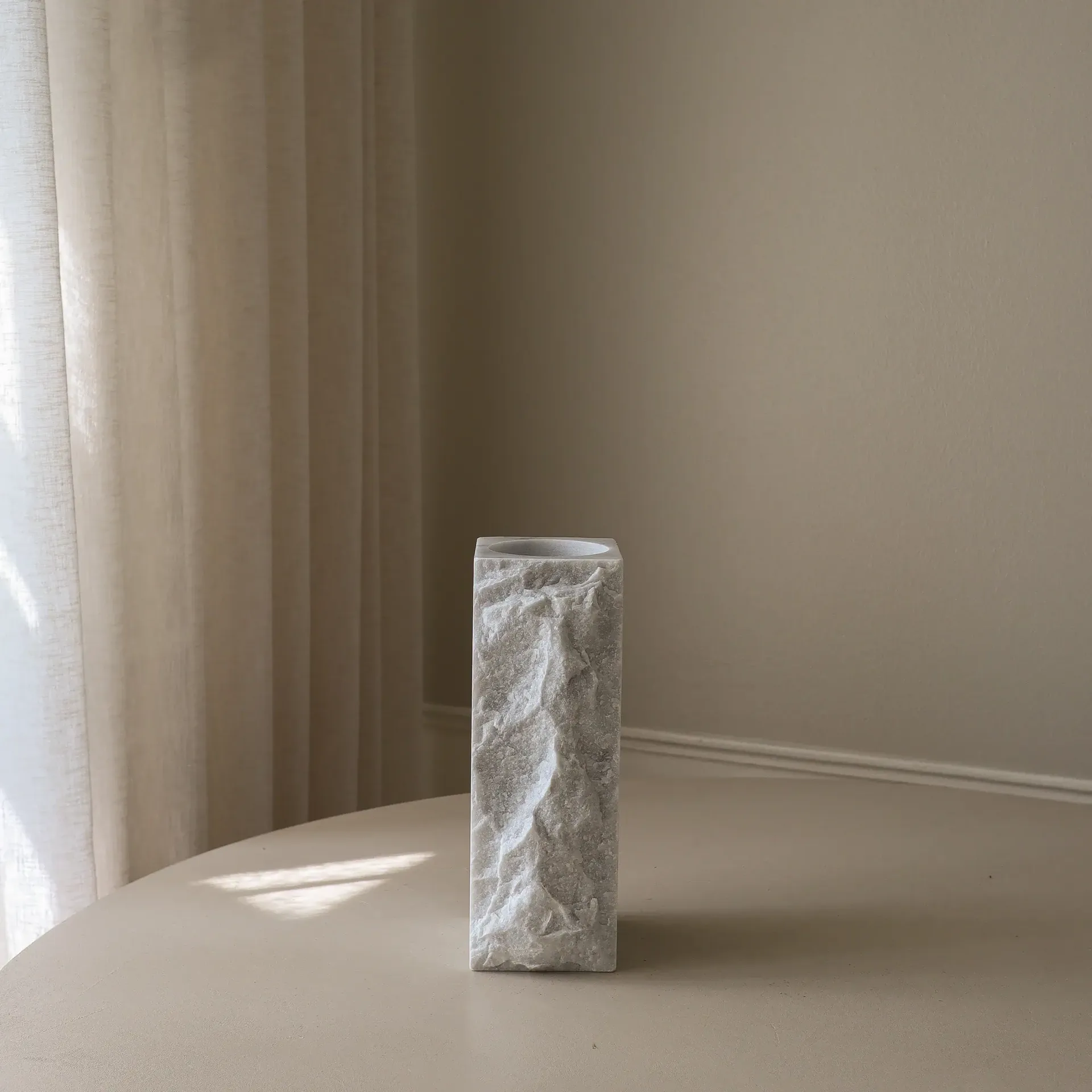 Carrara Edge 대리석 화병, 미듐, 30 cm Botané | 보타네
