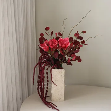 Deep bloom 인조 꽃다발 - 아마릴리스, 유칼립투스, 아마란스, 가지, 120 cm - Botané | 보타네