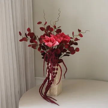 Deep bloom 인조 꽃다발 - 아마릴리스, 유칼립투스, 아마란스, 가지, 120 cm - Botané | 보타네