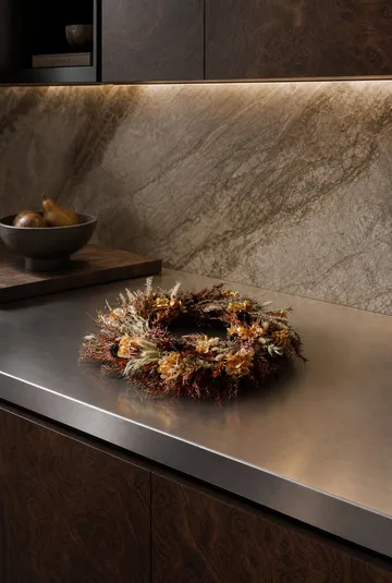 Golden Meadow Wreath 화관 - 수국-드라이 플라워-고사리-토끼풀, Ø40 cm - Botané | 보타네