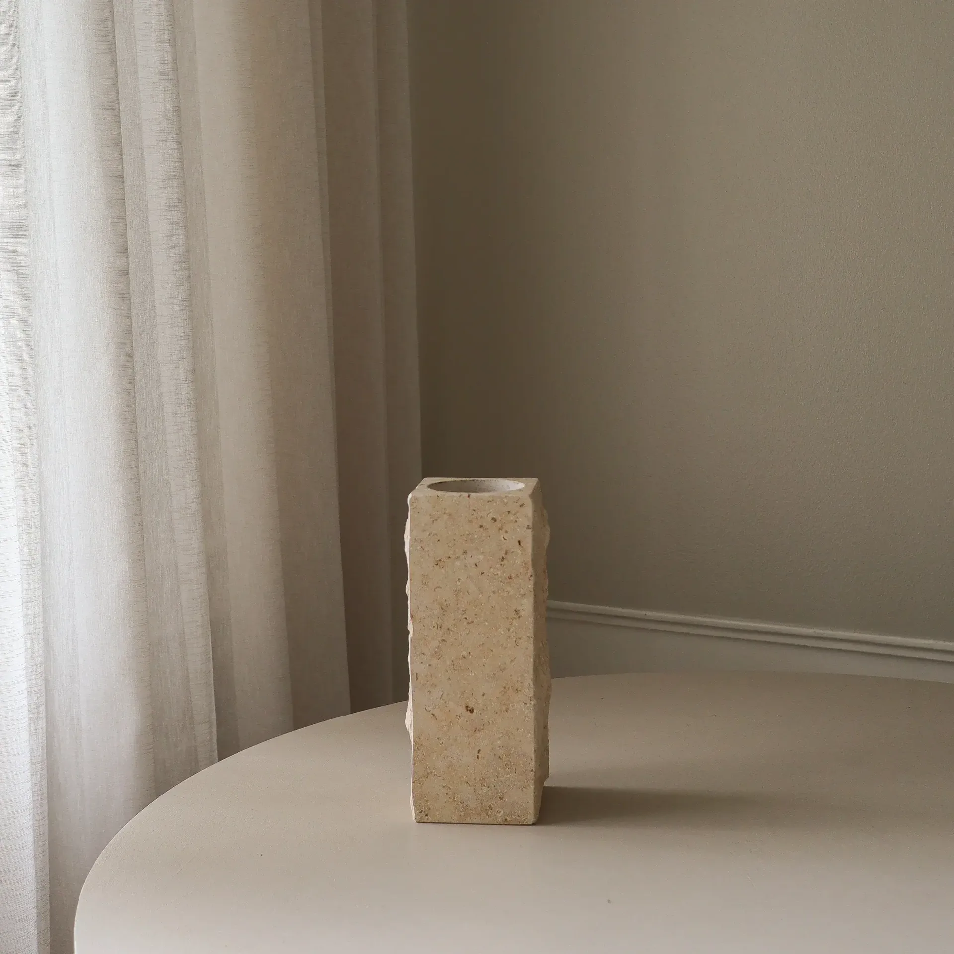 Limestone Edge 대리석 화병, 미듐, 30 cm Botané | 보타네