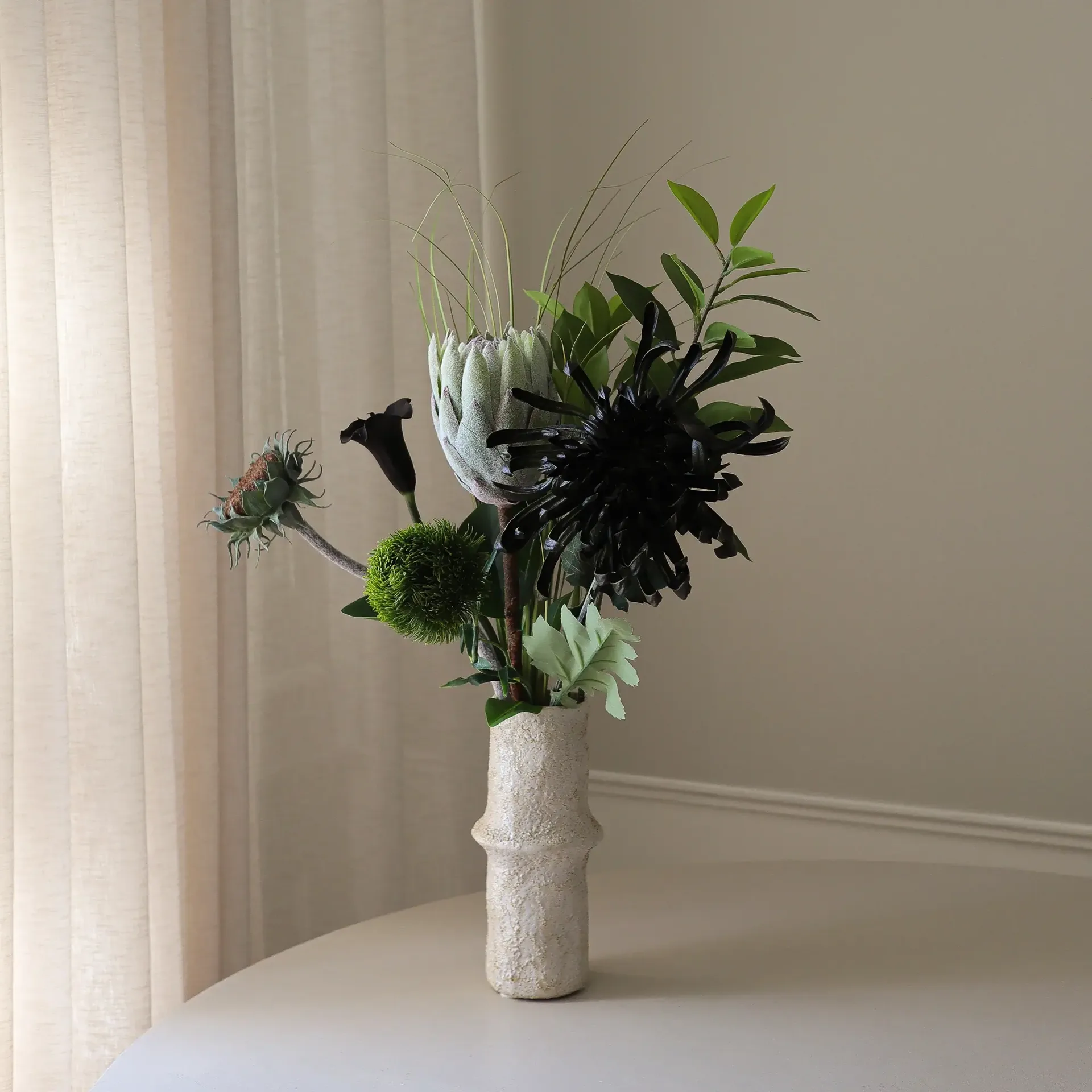 Midnight Wilderness 인공 꽃다발, 프로테아-국화-칼라-카네이션, 78 cm, 7개 Botané | 보타네