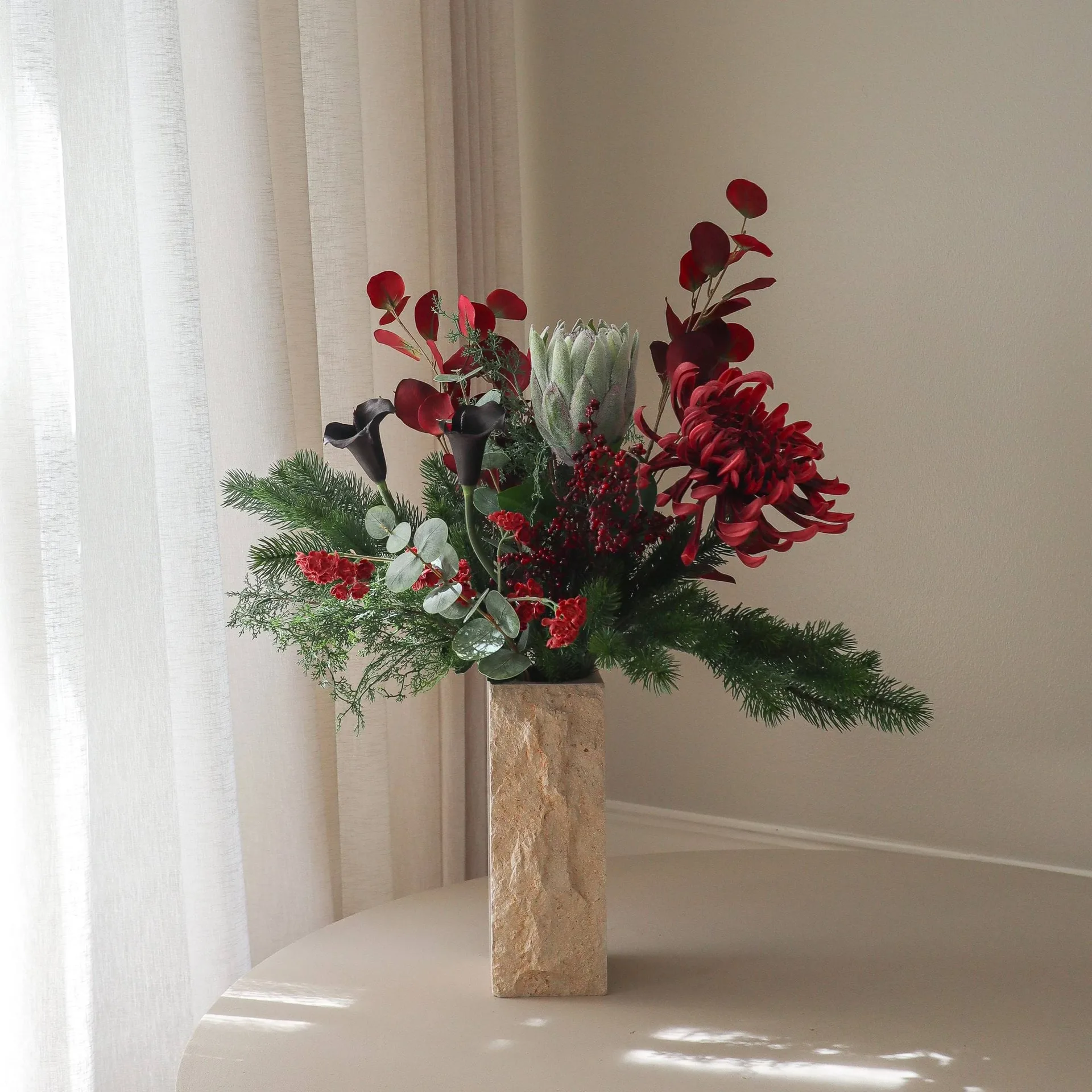 Wild winter 인조 부케, 프로테아, 스파이더 크리산서멈, 칼라, 유칼립투스, 84 cm Botané | 보타네