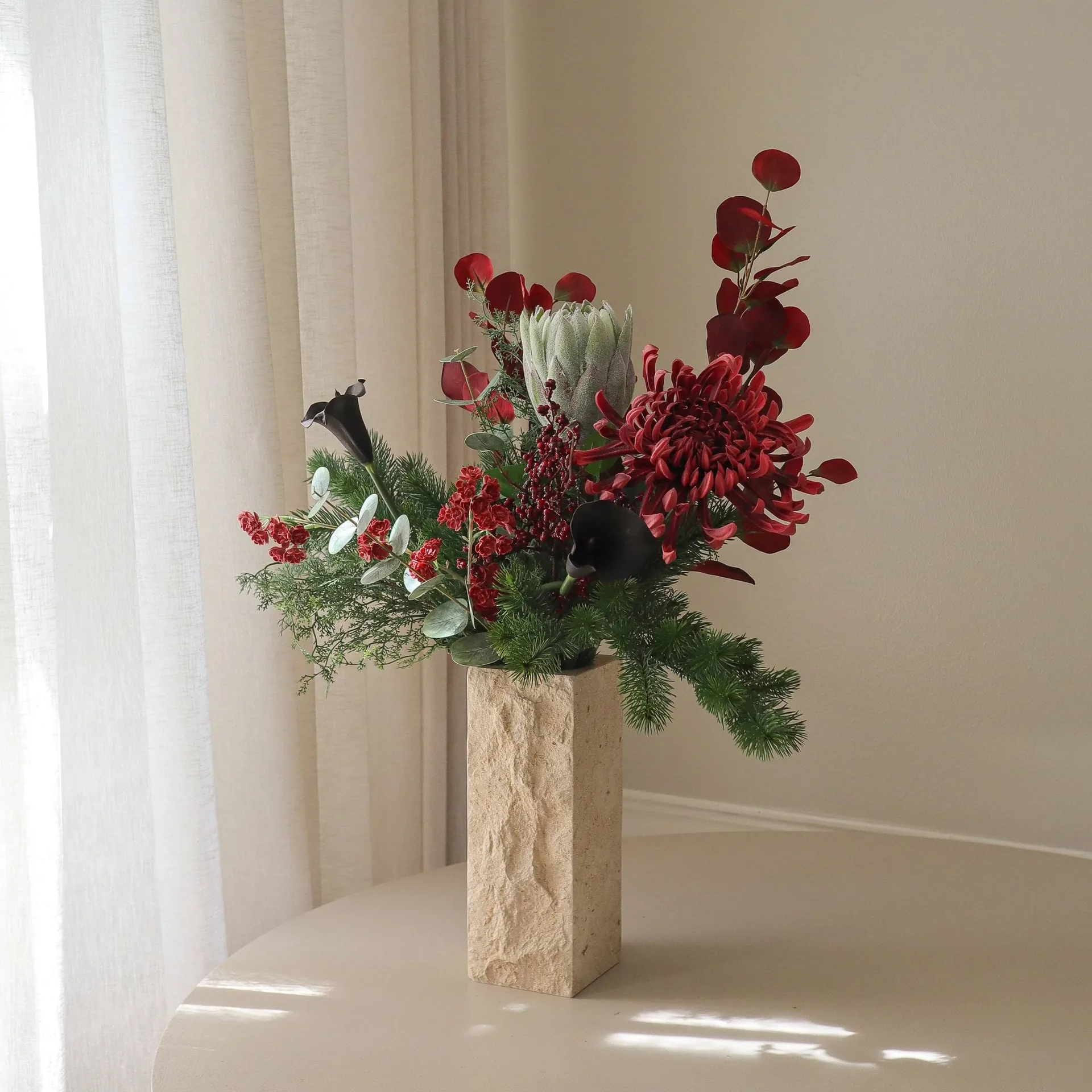 Wild winter 인조 부케, 프로테아, 스파이더 크리산서멈, 칼라, 유칼립투스, 84 cm Botané | 보타네