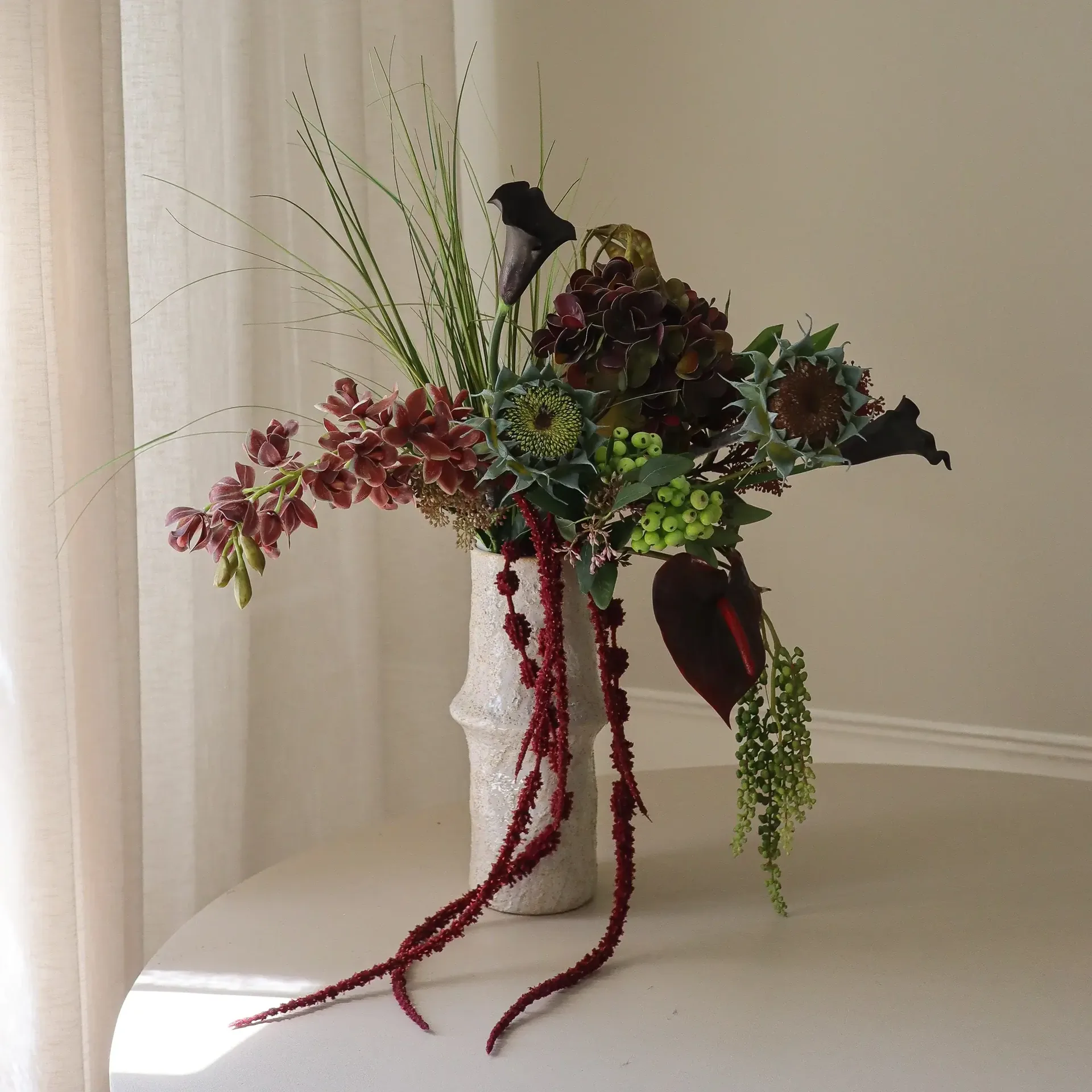 Woodland Nocturne 인조 부케, 카라, 안스리움, 수국, 가을 해바라기, 112 cm, 14개 Botané | 보타네