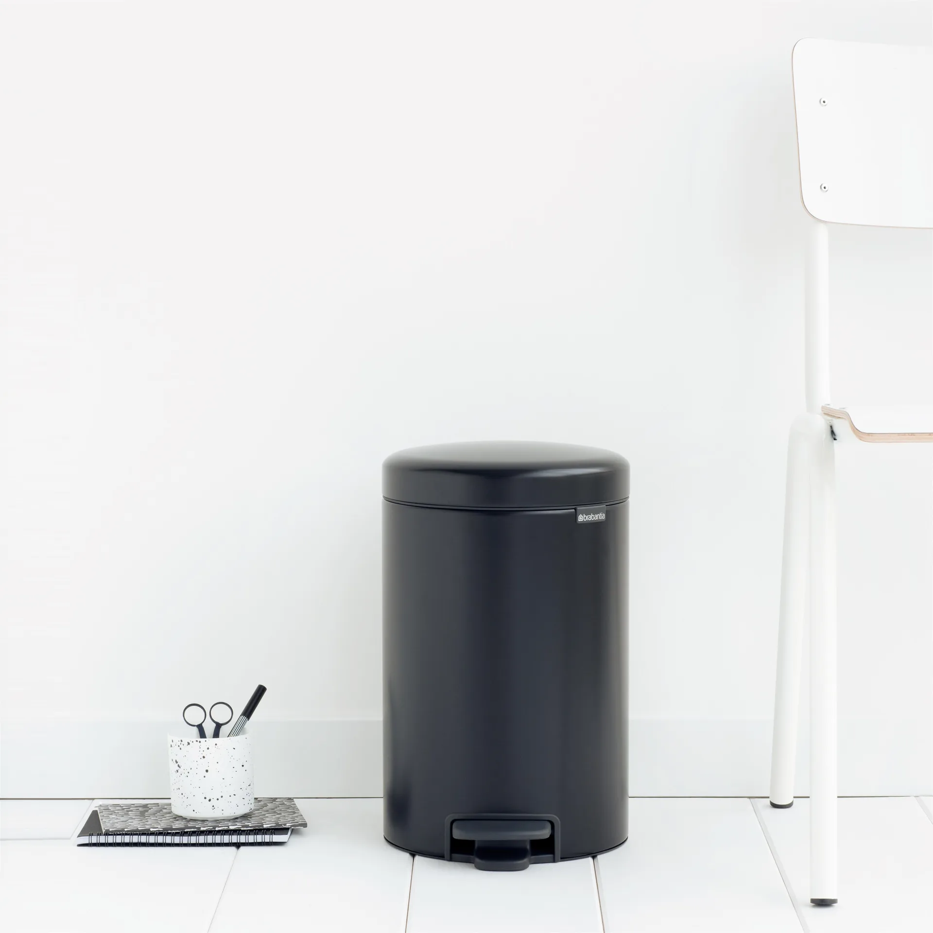 뉴 아이콘 페달 빈 휴지통 12 리터, matte black Brabantia | 브라반티아