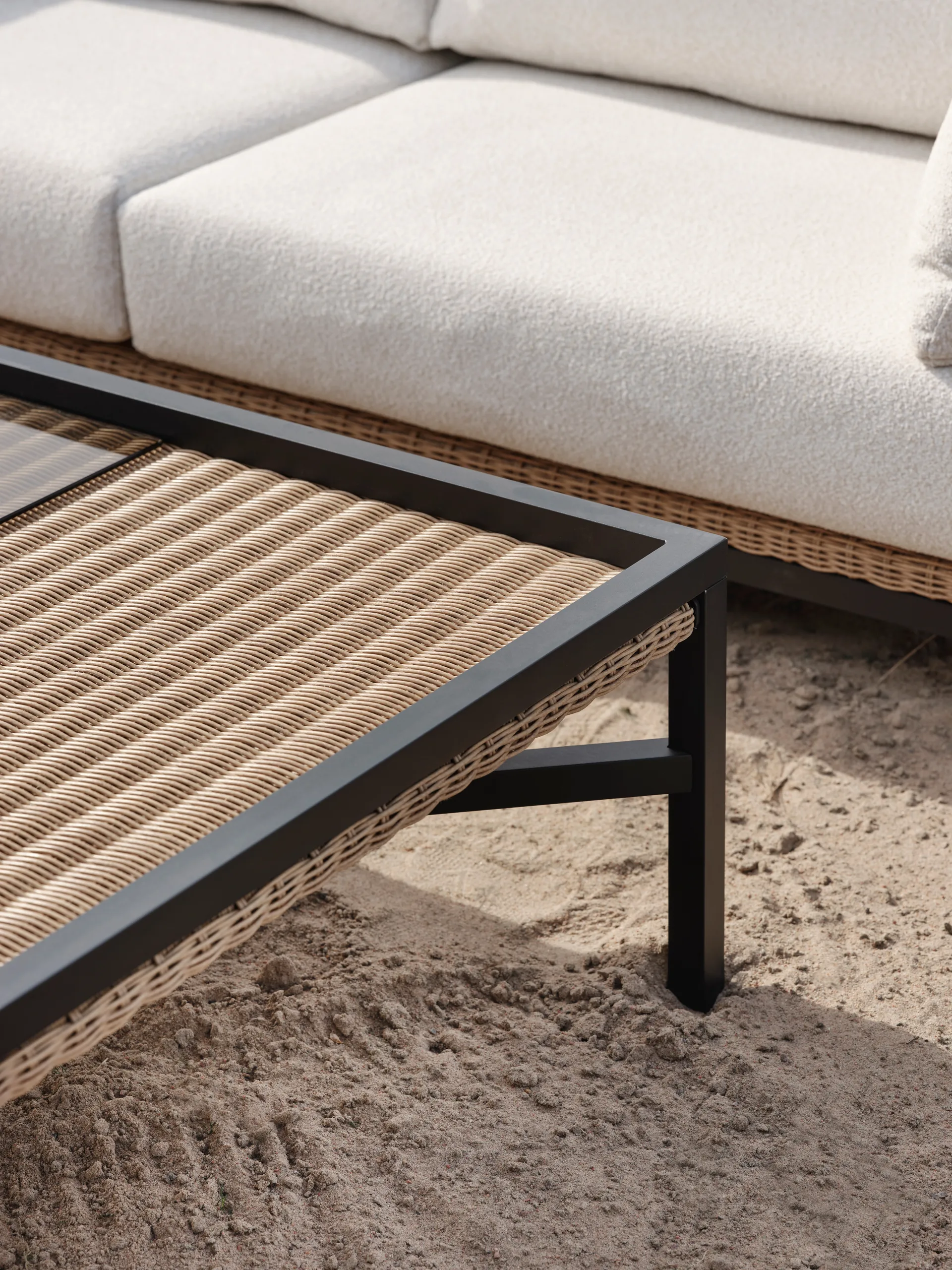 쉘 커피 테이블, Black Brafab