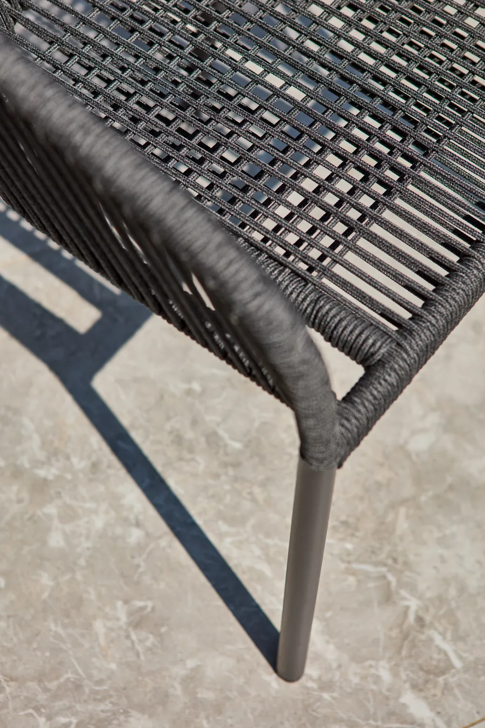 델타 암체어, Black Brafab