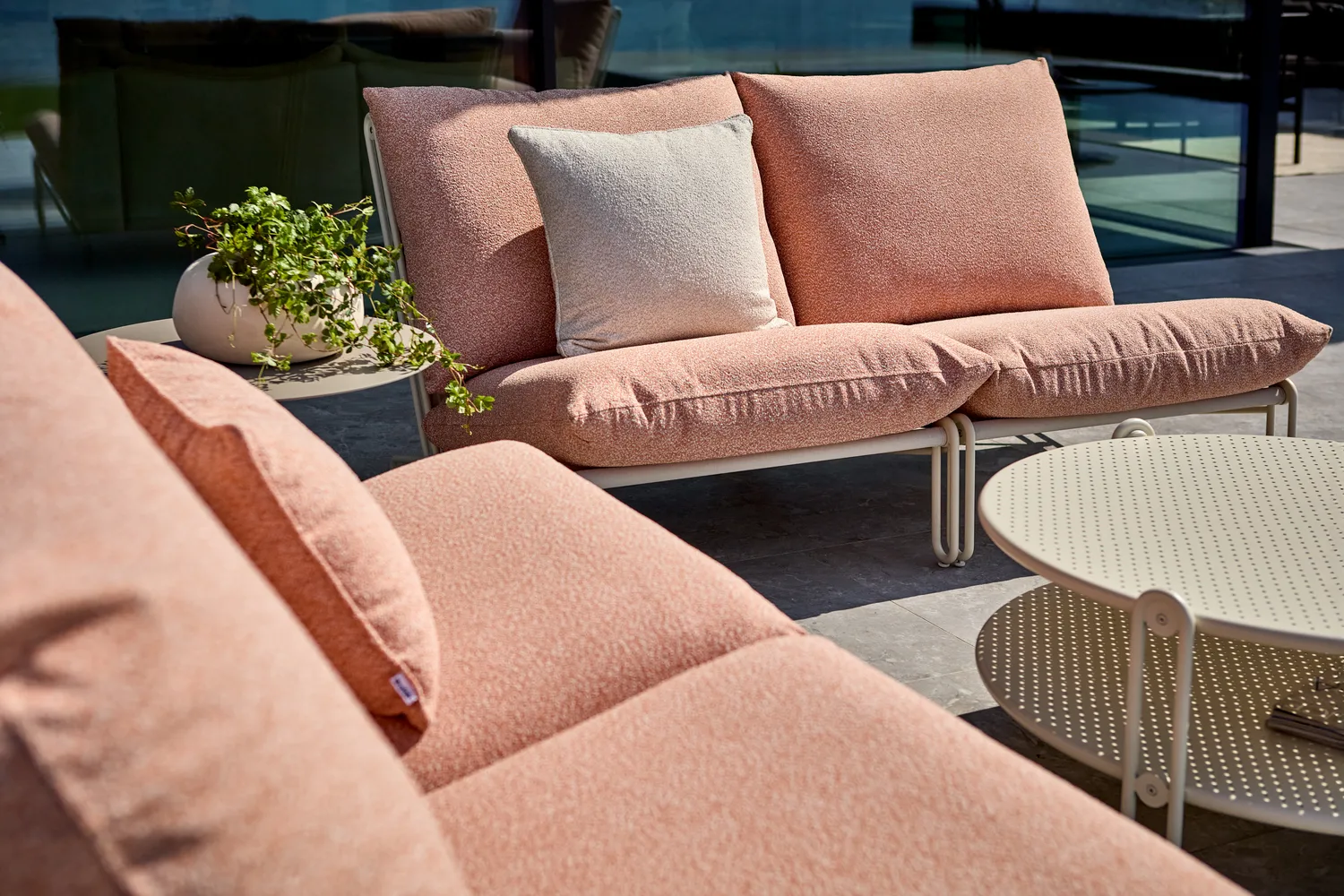 블릭스트 라운지 암체어, Pearl white-teddy orange Brafab