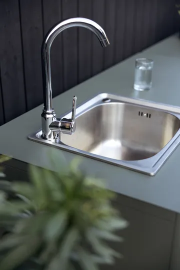 켈리아 야외 주방 벤치(선반 포함) - Zin red, 121x91x64 cm - Brafab