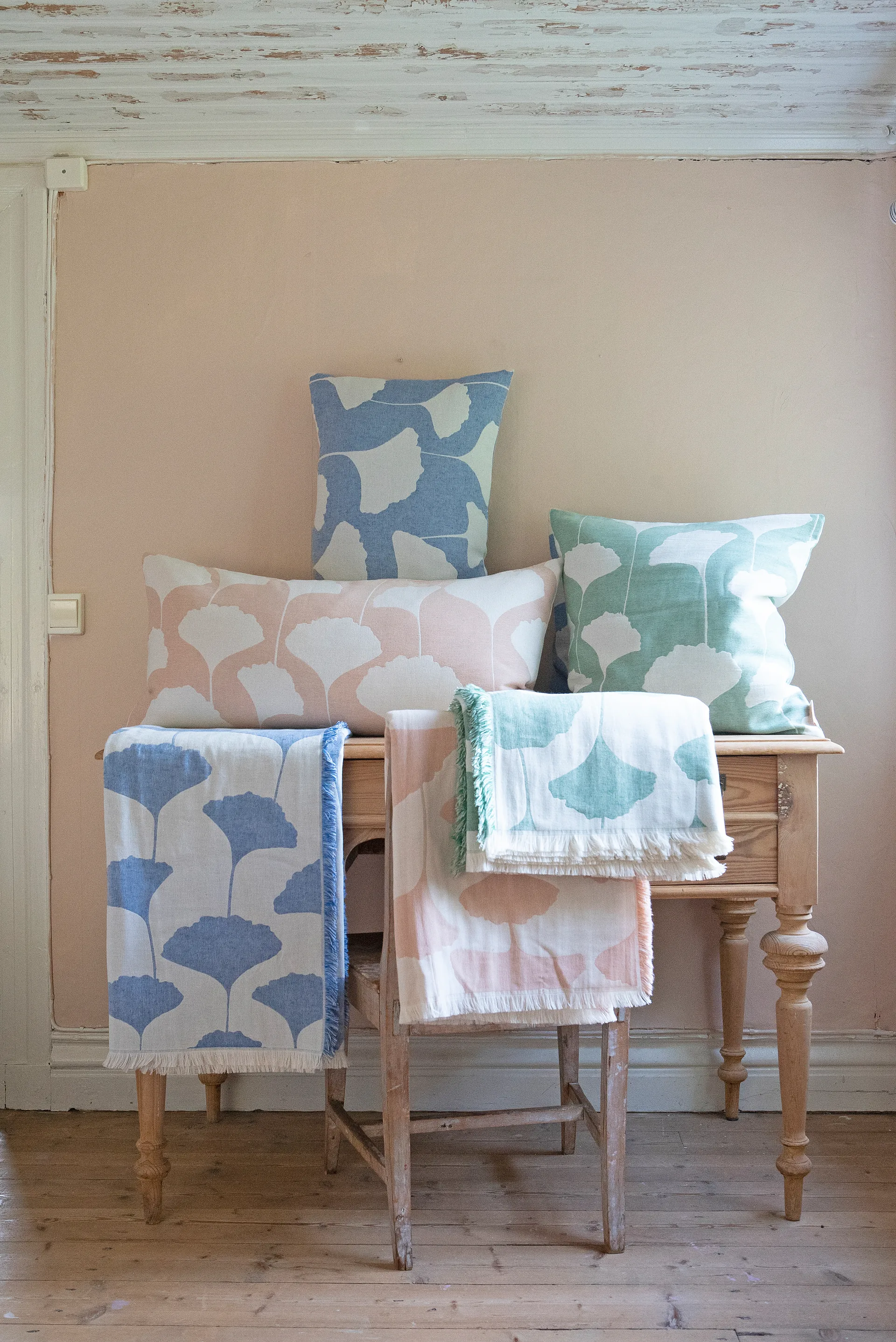 긴코 코튼 스로우 130x170 cm, Blue-white (Indigo) Brita Sweden | 브리타스웨덴