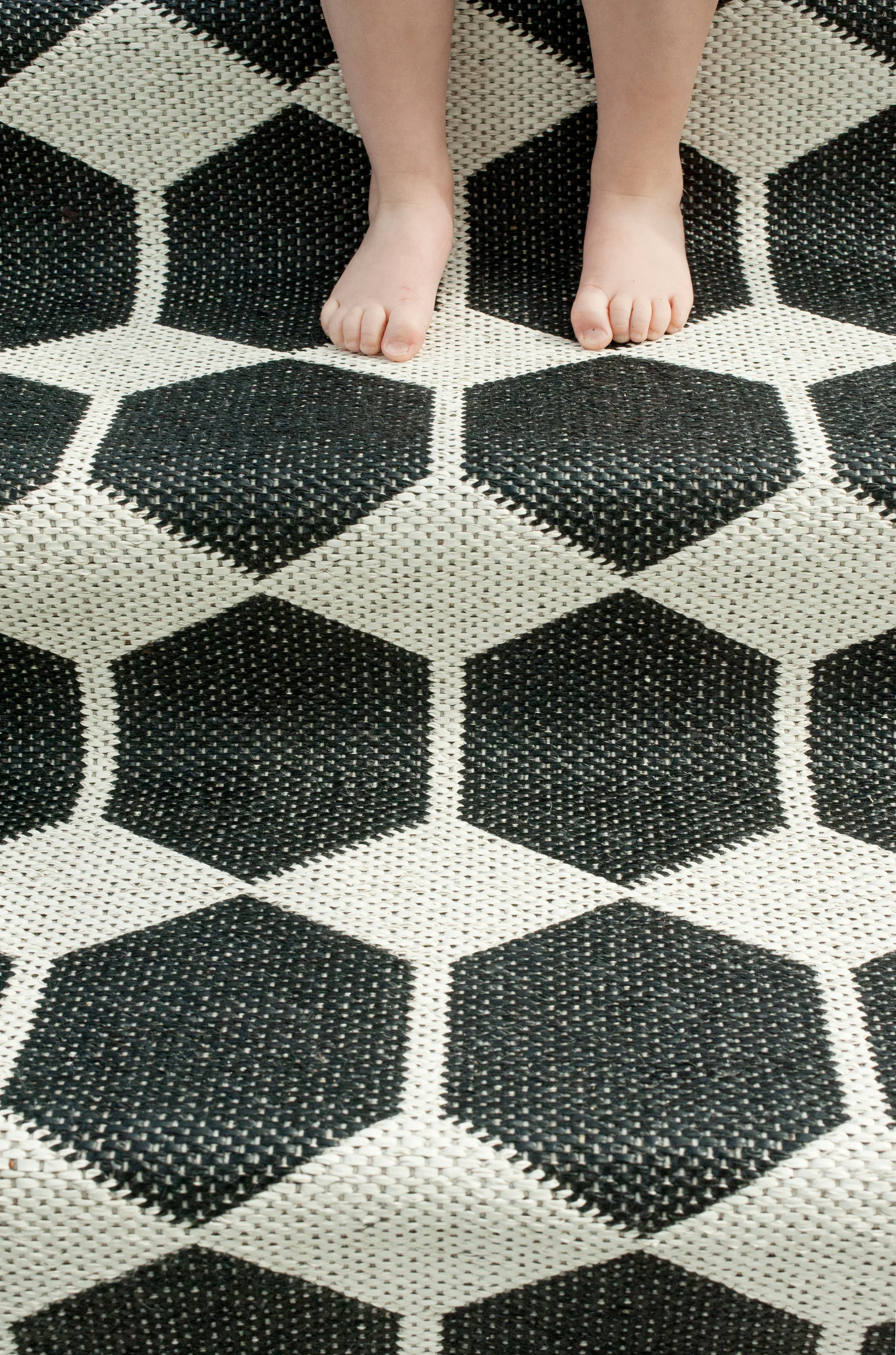 안나 대형 PVC 러그 블랙, 150x200 cm Brita Sweden | 브리타스웨덴