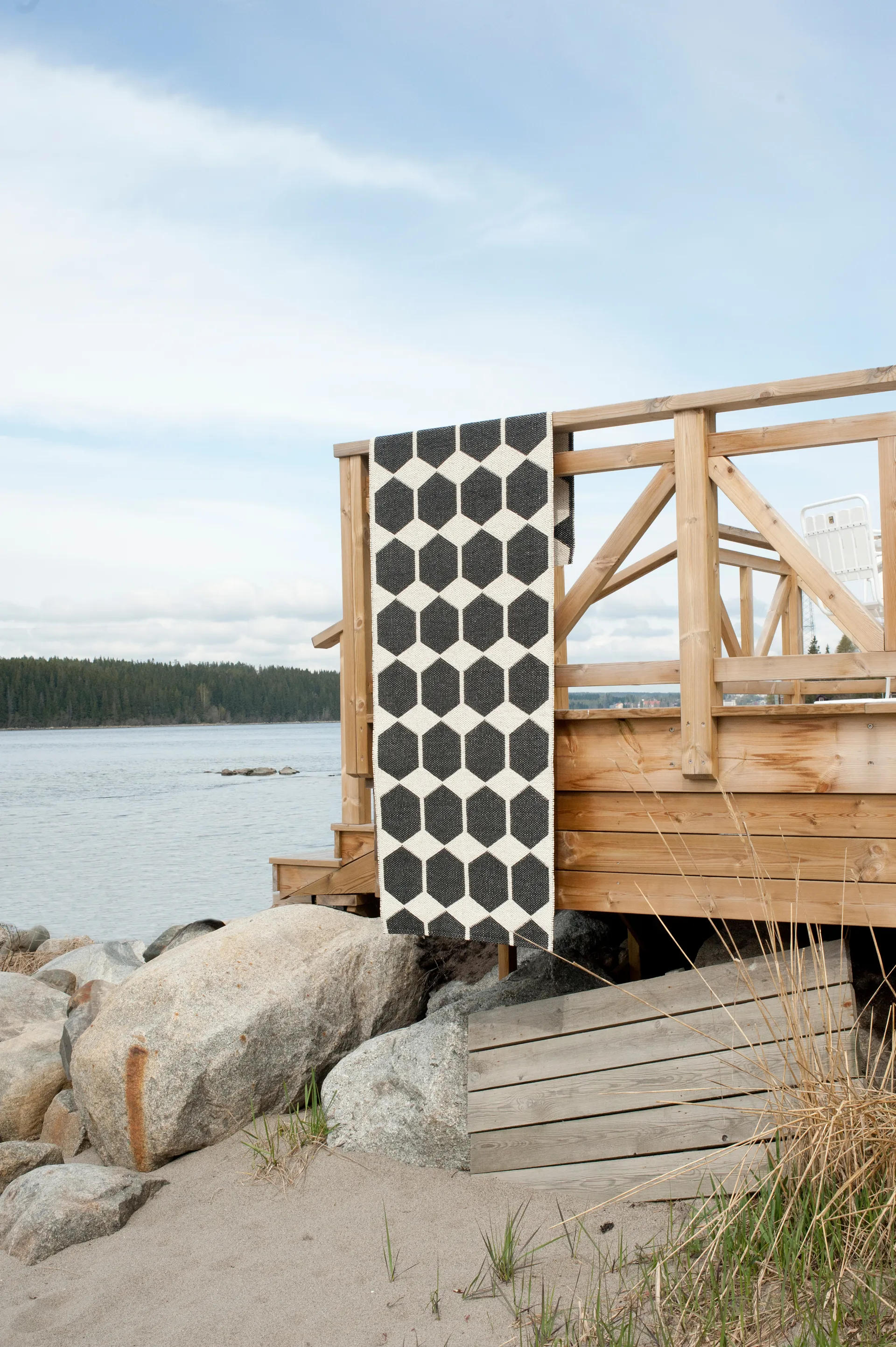 안나 대형 PVC 러그 블랙, 150x200 cm Brita Sweden | 브리타스웨덴