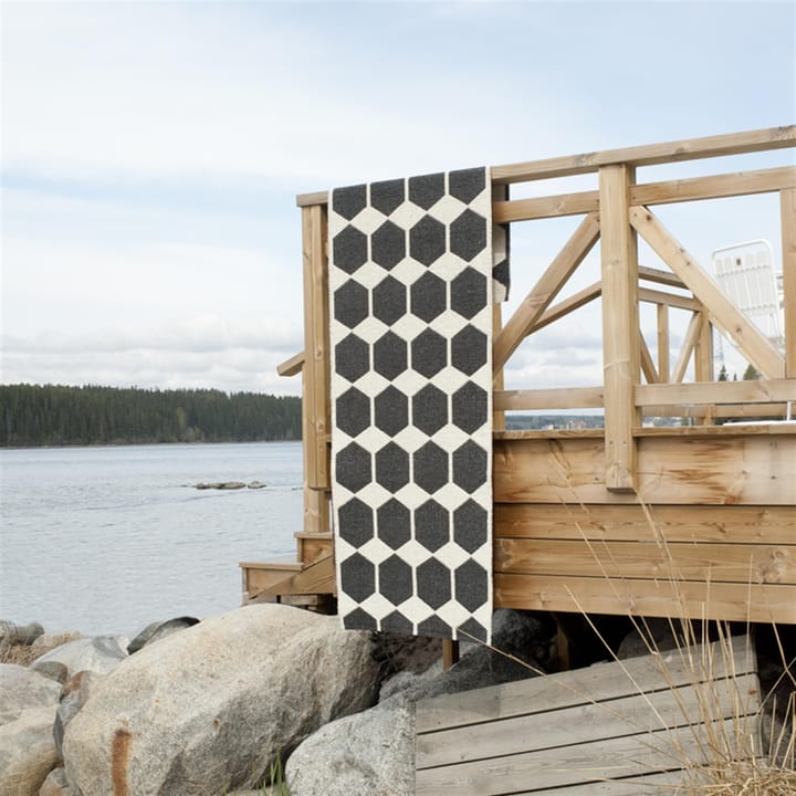 안나 PVC 러그 블랙 - 70x140 cm - Brita Sweden | 브리타스웨덴
