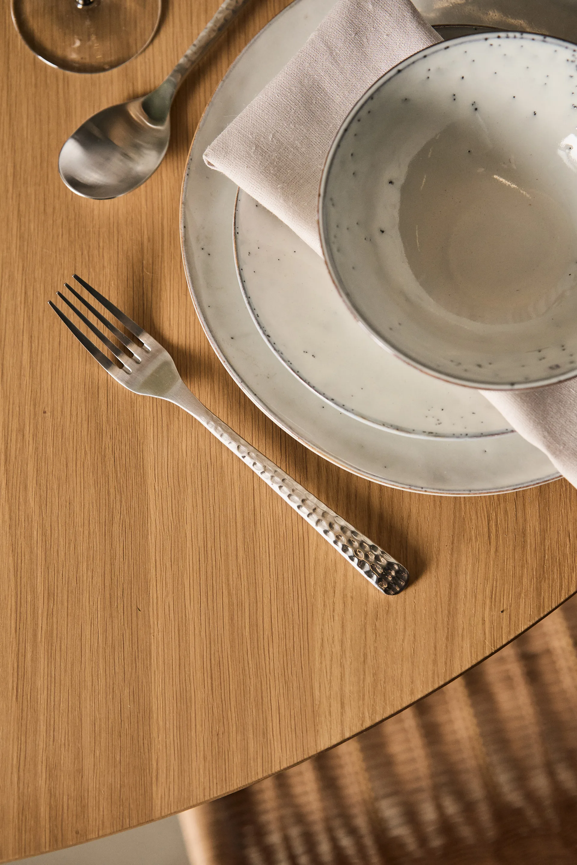 후네 커트러리 16 pcs, Brushed satin hammered Broste Copenhagen | 브로스테코펜하겐