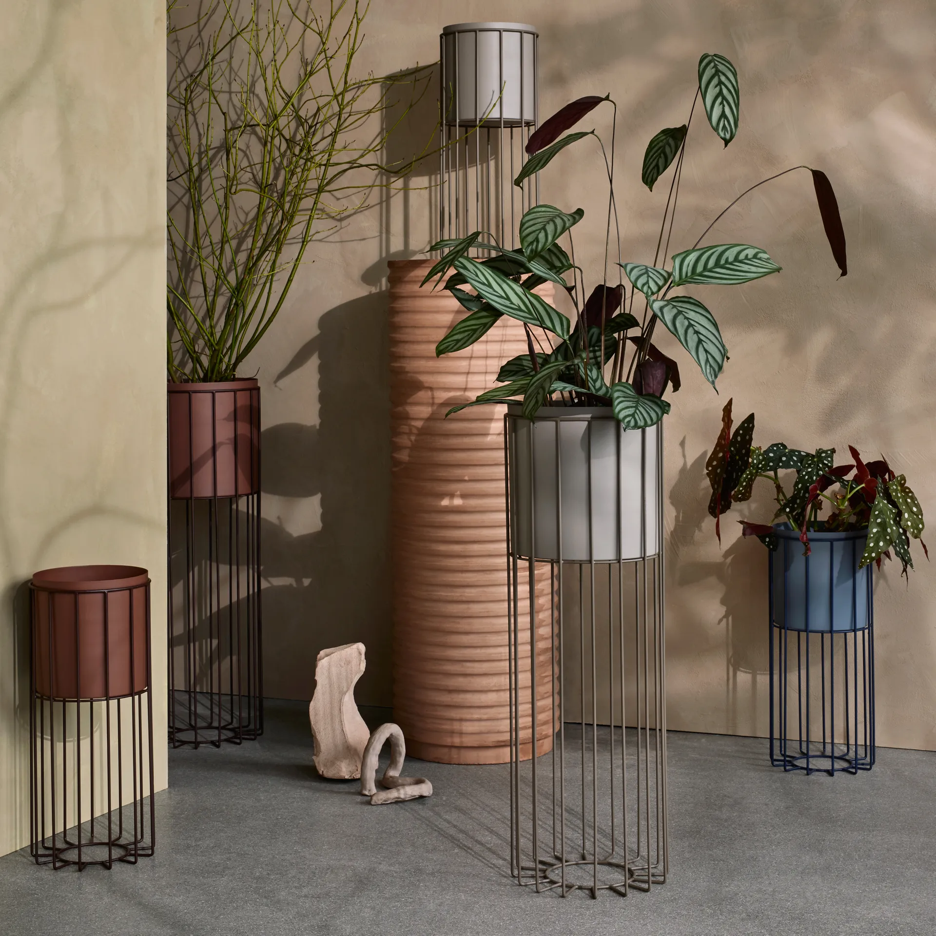 Fenja 화분 & 받침대, 각 2개 세트, simply taupe Broste Copenhagen | 브로스테코펜하겐