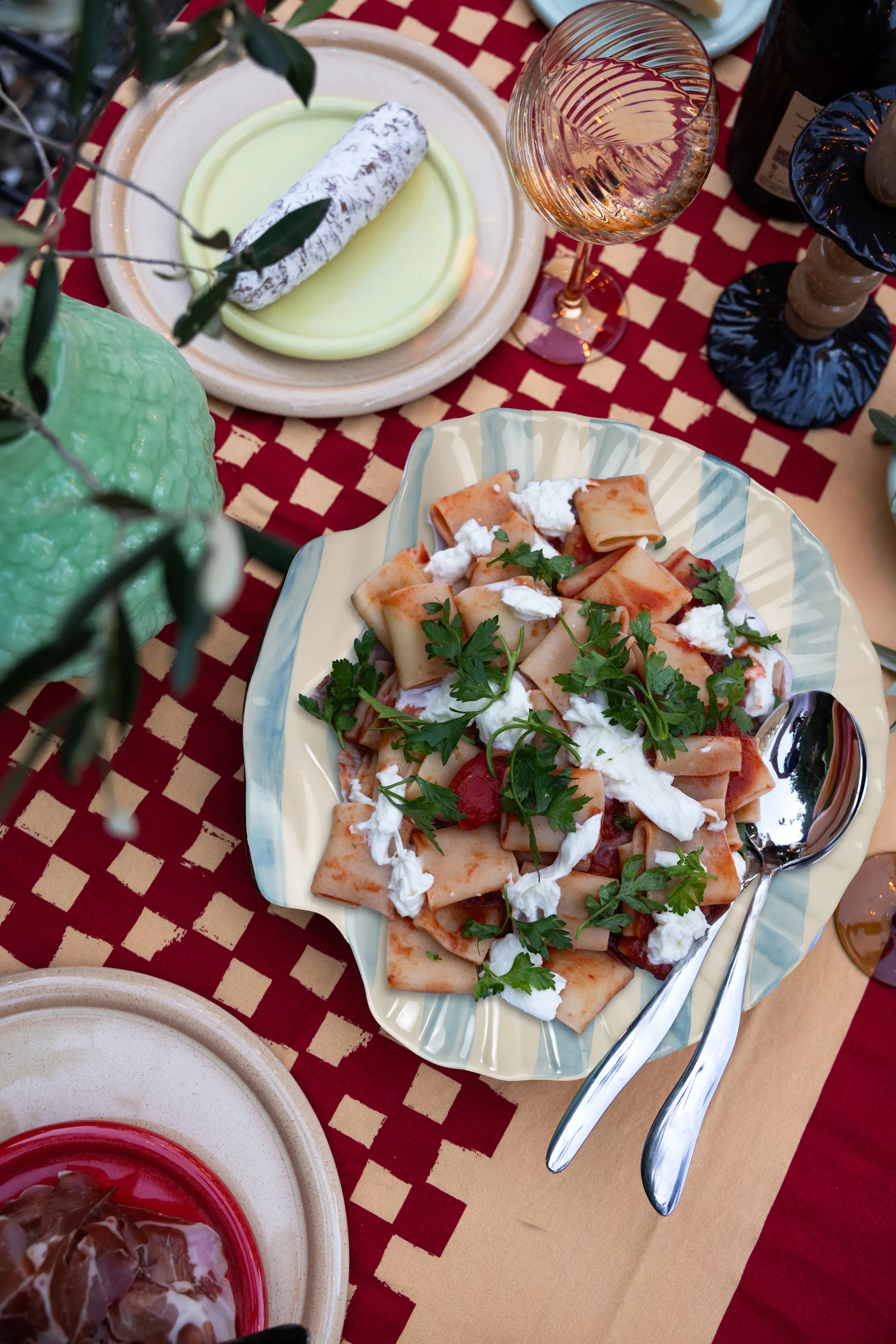 아르모나 스트라이프 서빙 디시 32x32.5 cm, Light blue-white Byon | 바이온