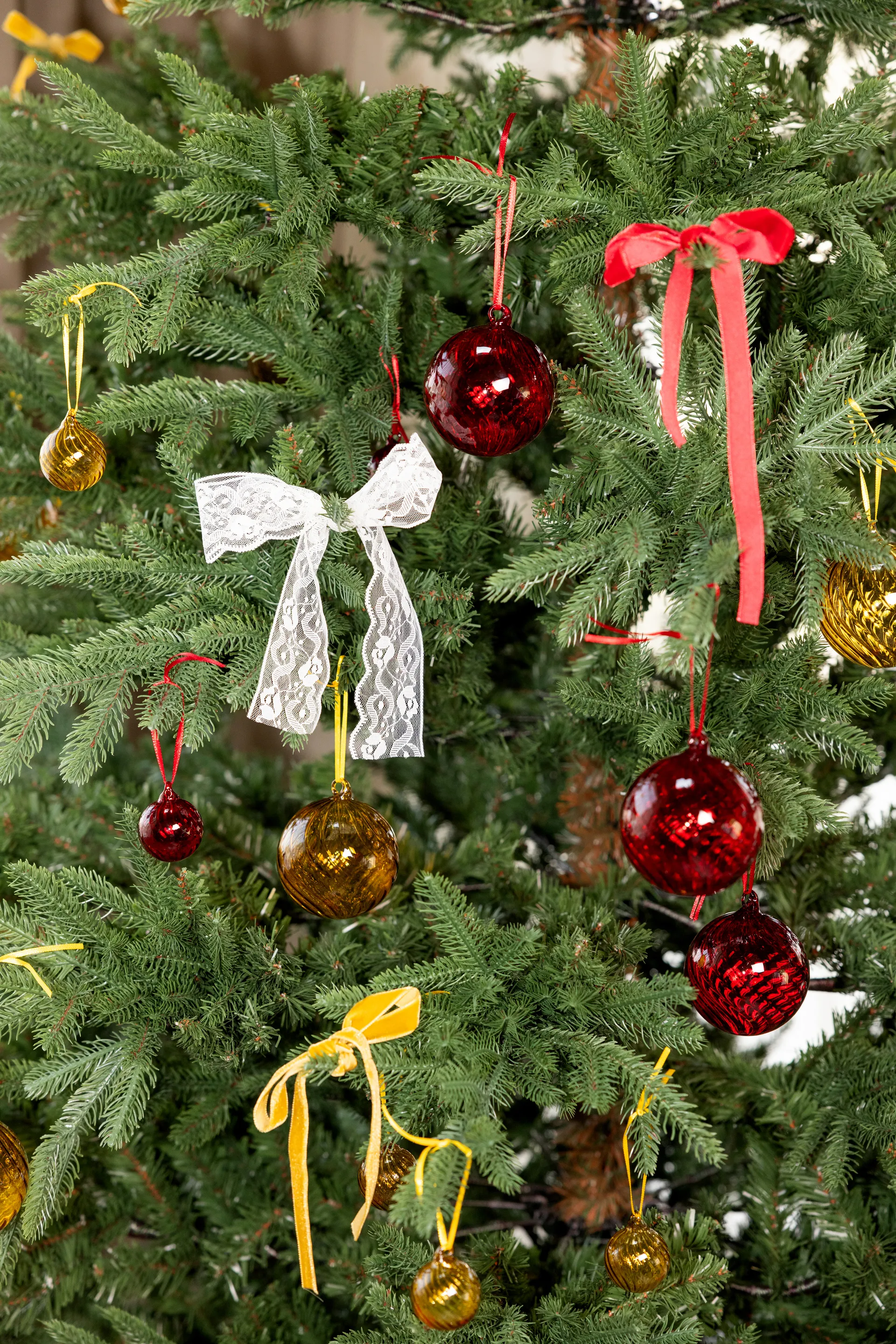 오패시티 크리스마스 트리 볼 XS Ø4 cm 4개 세트, Yellow Byon | 바이온