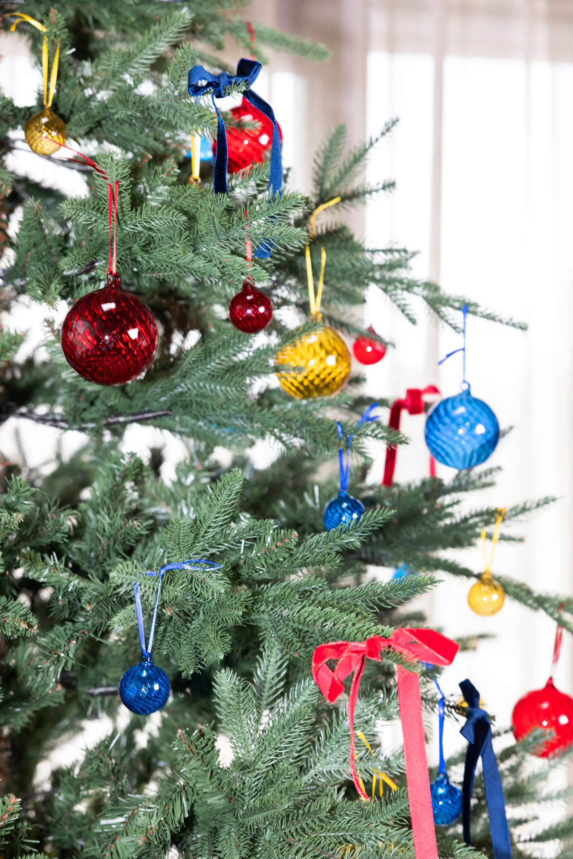 오패시티 크리스마스 트리 볼 XS Ø4 cm 4개 세트, Yellow Byon | 바이온