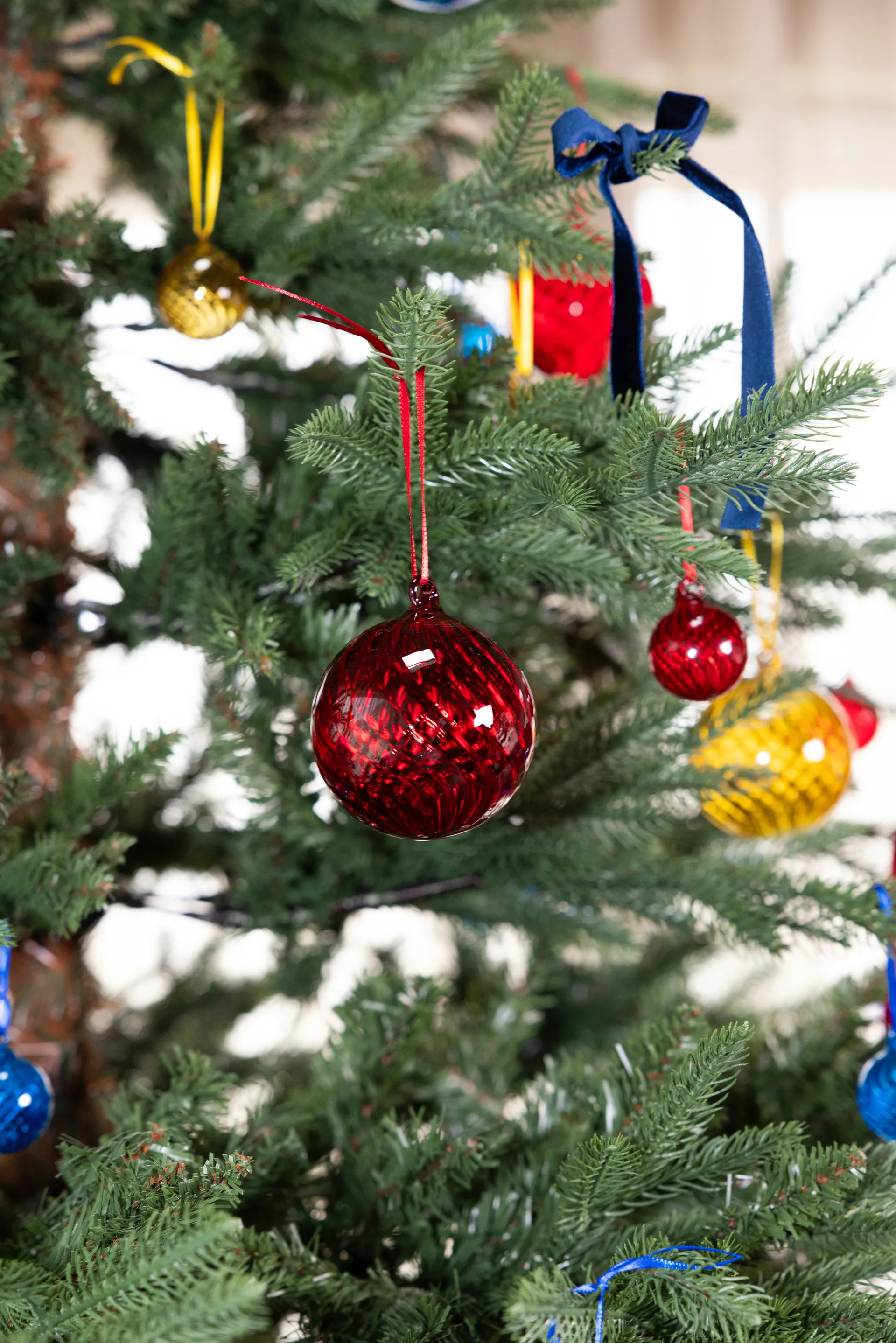 오패시티 크리스마스 트리 볼 XS Ø4 cm 4개 세트, Yellow Byon | 바이온