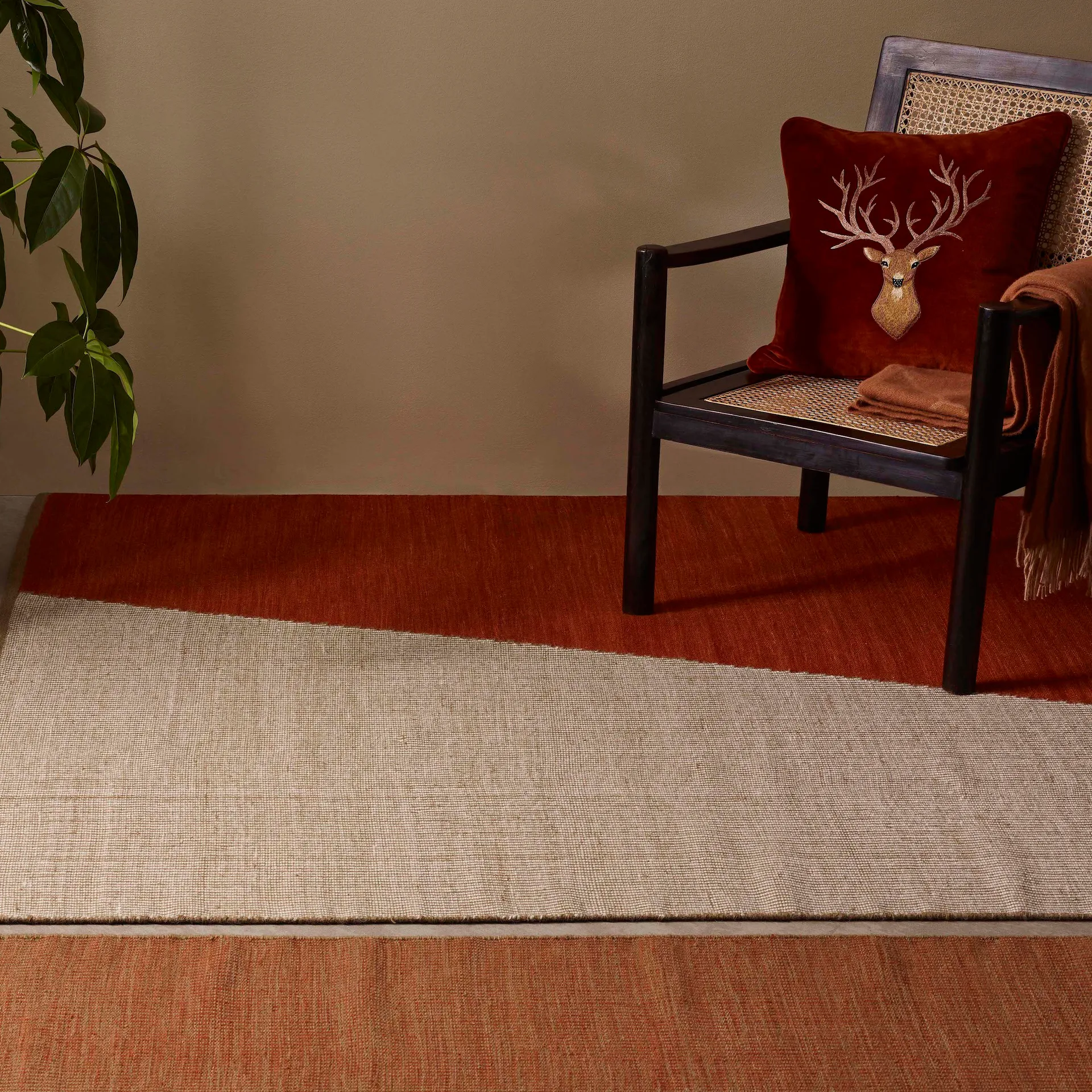 수놓은 레인디어 쿠션 커버 50x50 cm, rust Chhatwal & Jonsson | 샤트왈앤존슨