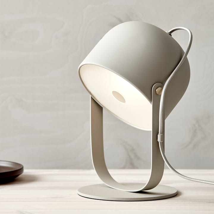 Svejk 18 테이블 조명 - Beige-brass - CO Bankeryd