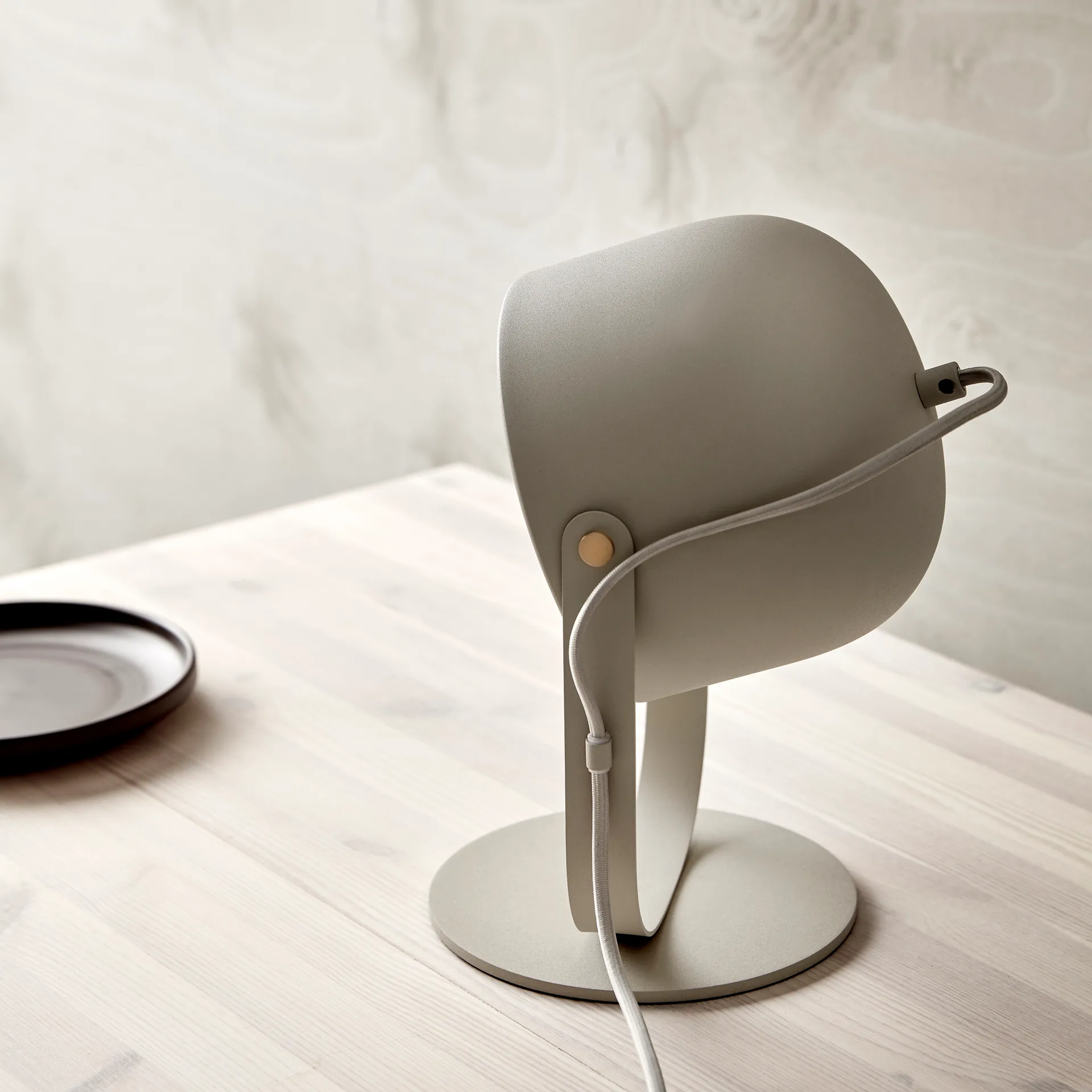 Svejk 18 테이블 조명, Beige-brass CO Bankeryd | 케어오브뱅커리드