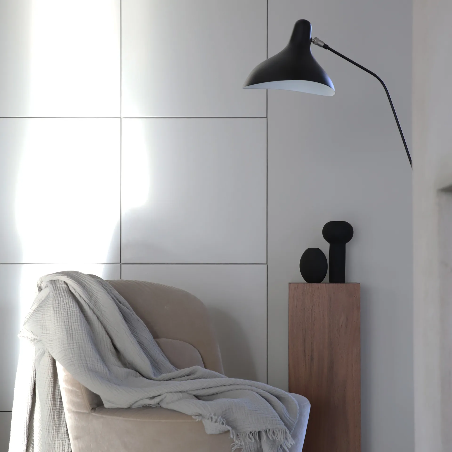 필라 화병 24 cm, Black Cooee Design | 쿠이디자인