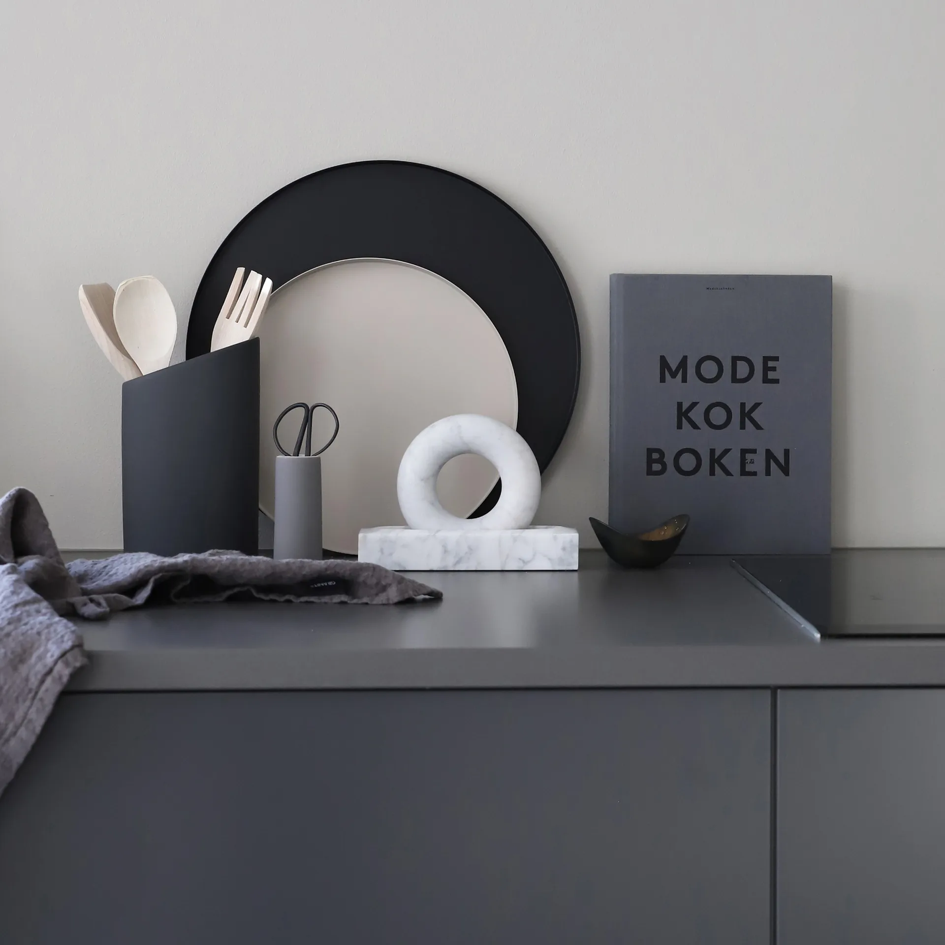 쿠이 트레이 40 cm rund, black Cooee Design | 쿠이디자인