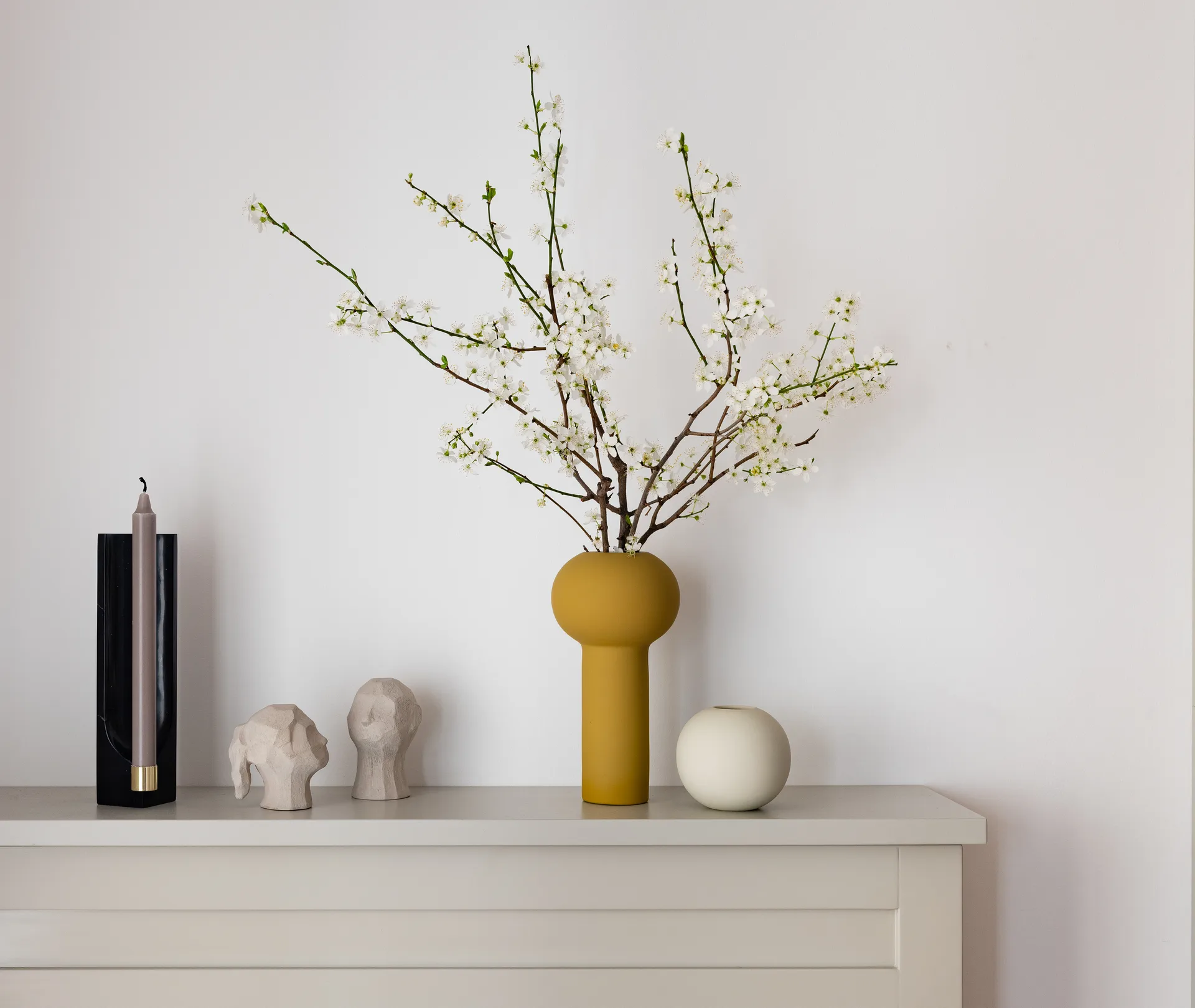 Benedict and Amal 조각 장식품, limestone Cooee Design | 쿠이디자인