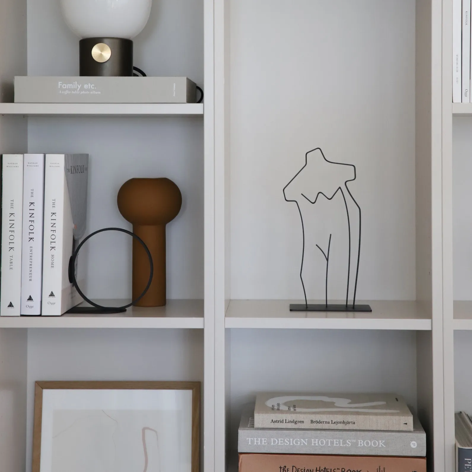Ruth 조각, black Cooee Design | 쿠이디자인