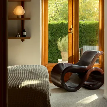 에클레어 라운지 체어 - Cherry - Crème Atelier