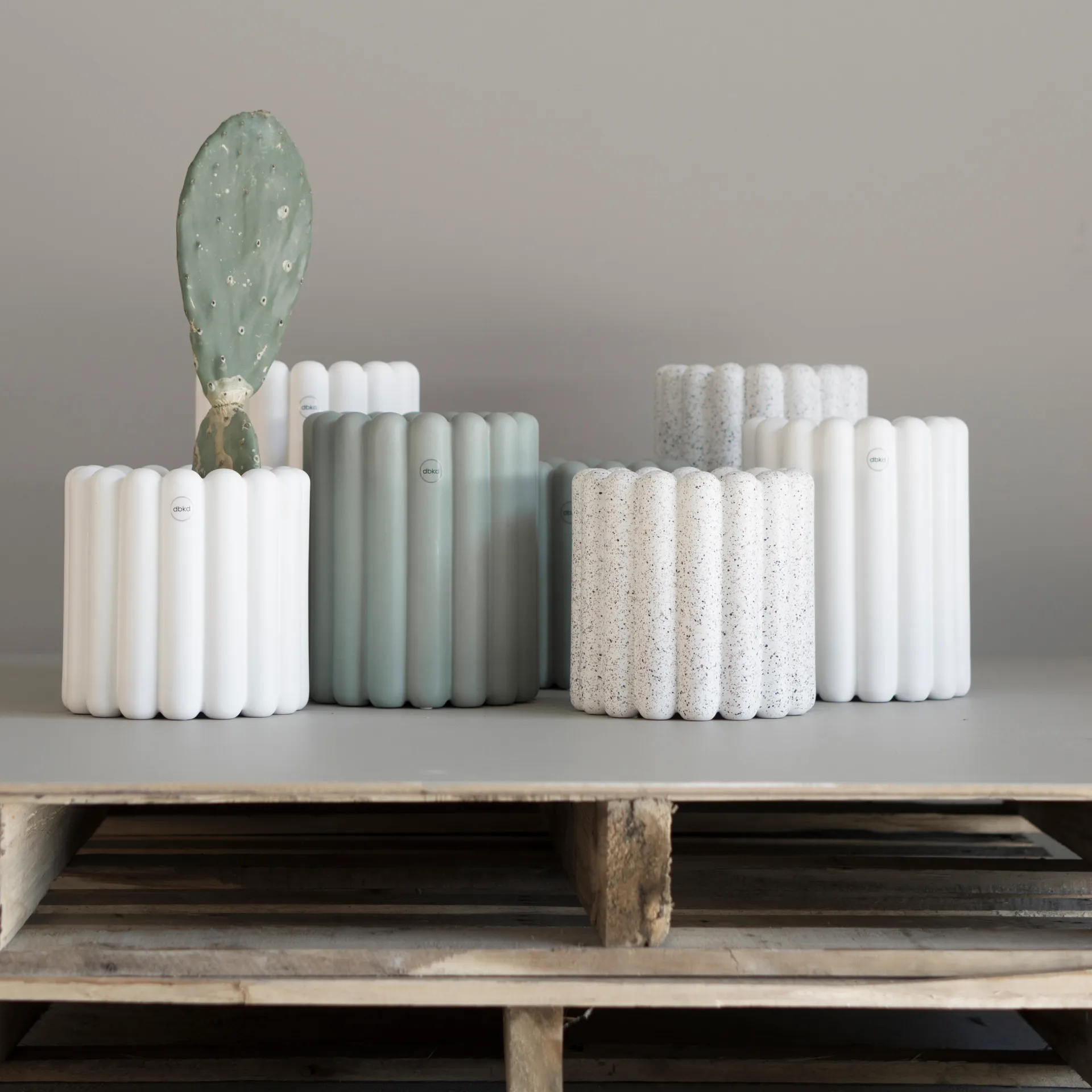 미스트 플라워팟 라지 Ø19x27 cm, White DBKD | 디비케이디