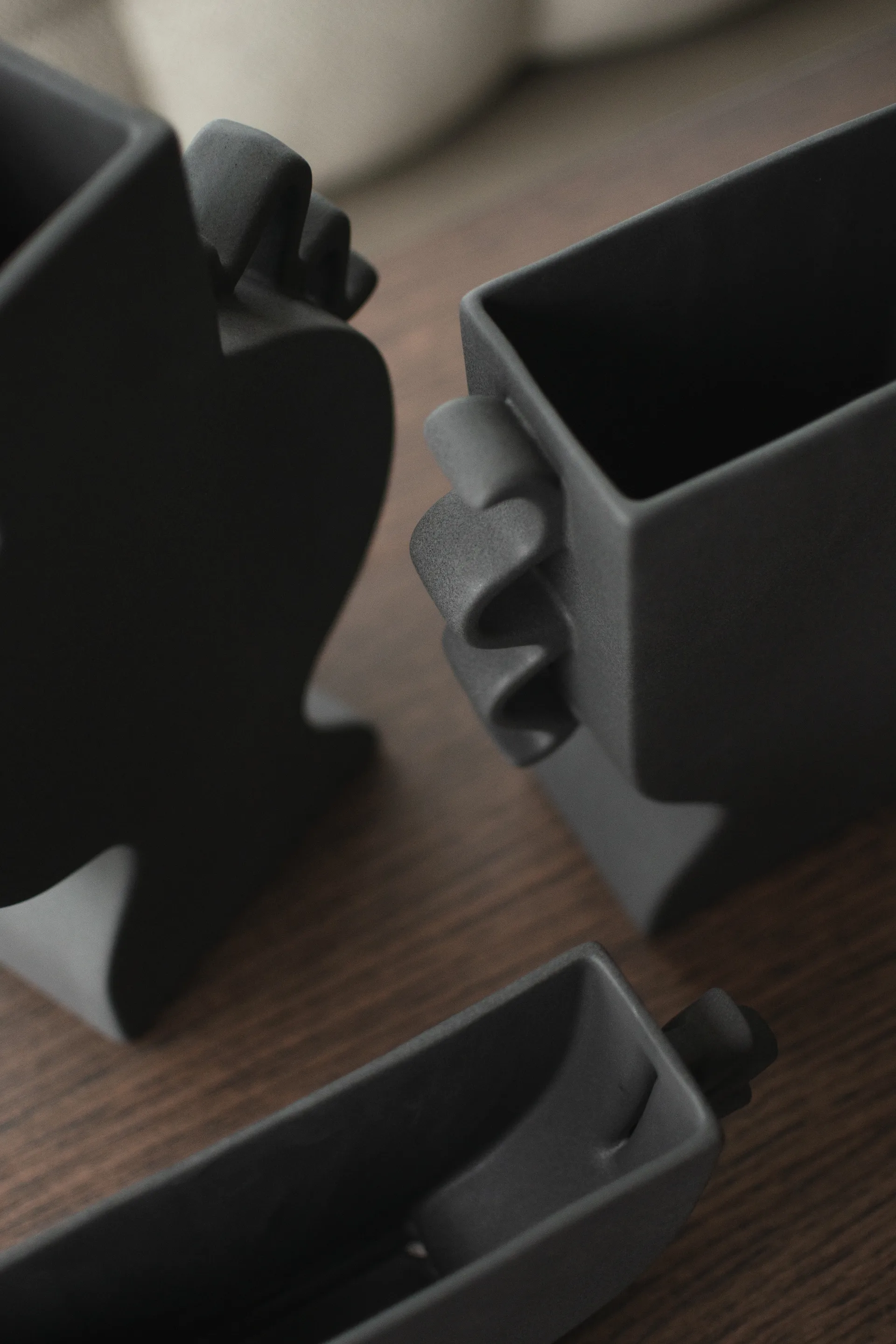 플랫 화병 25 cm, Black DBKD | 디비케이디