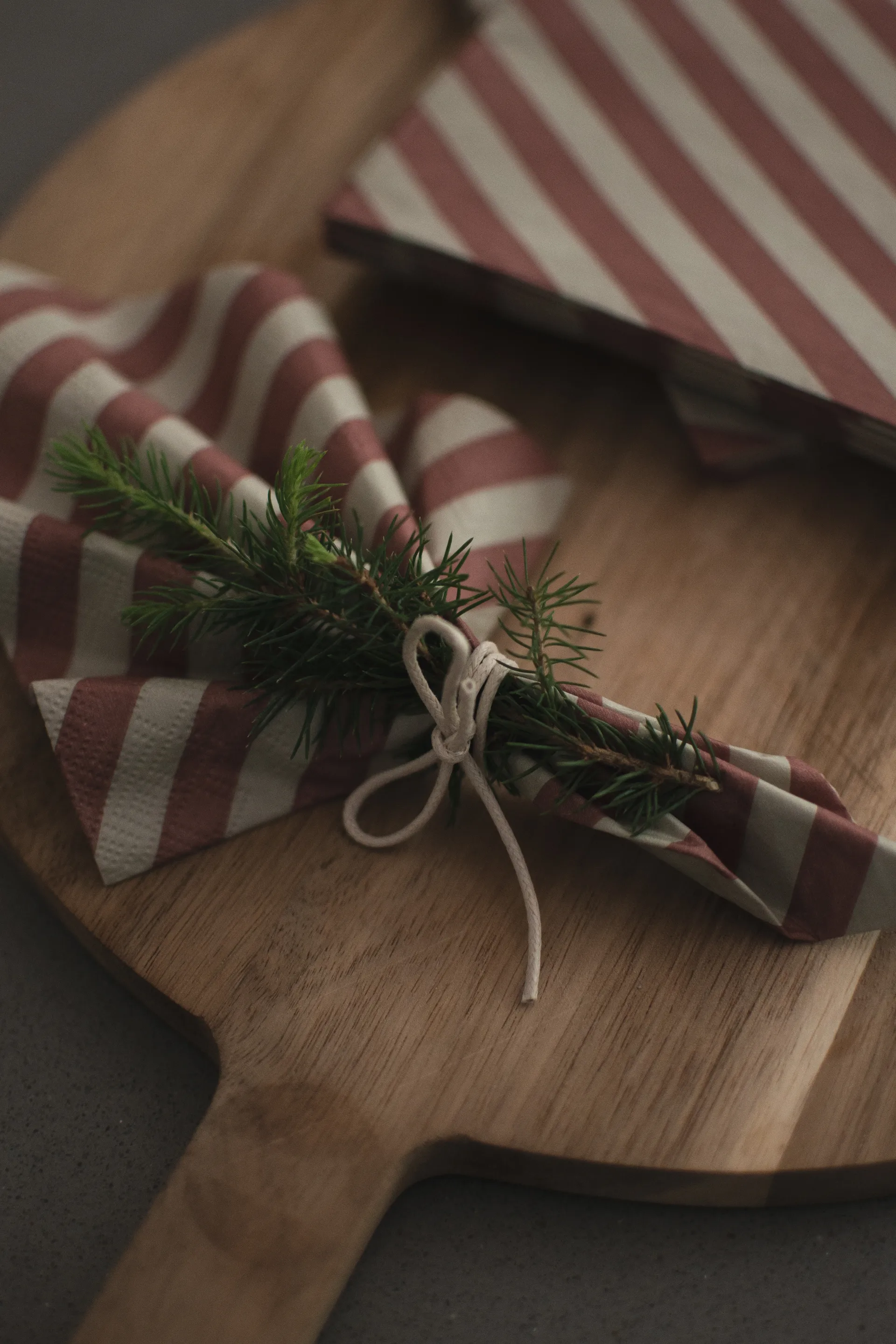 스트라이프 페이퍼 냅킨 33x33 cm 20개 세트, Dark red DBKD | 디비케이디