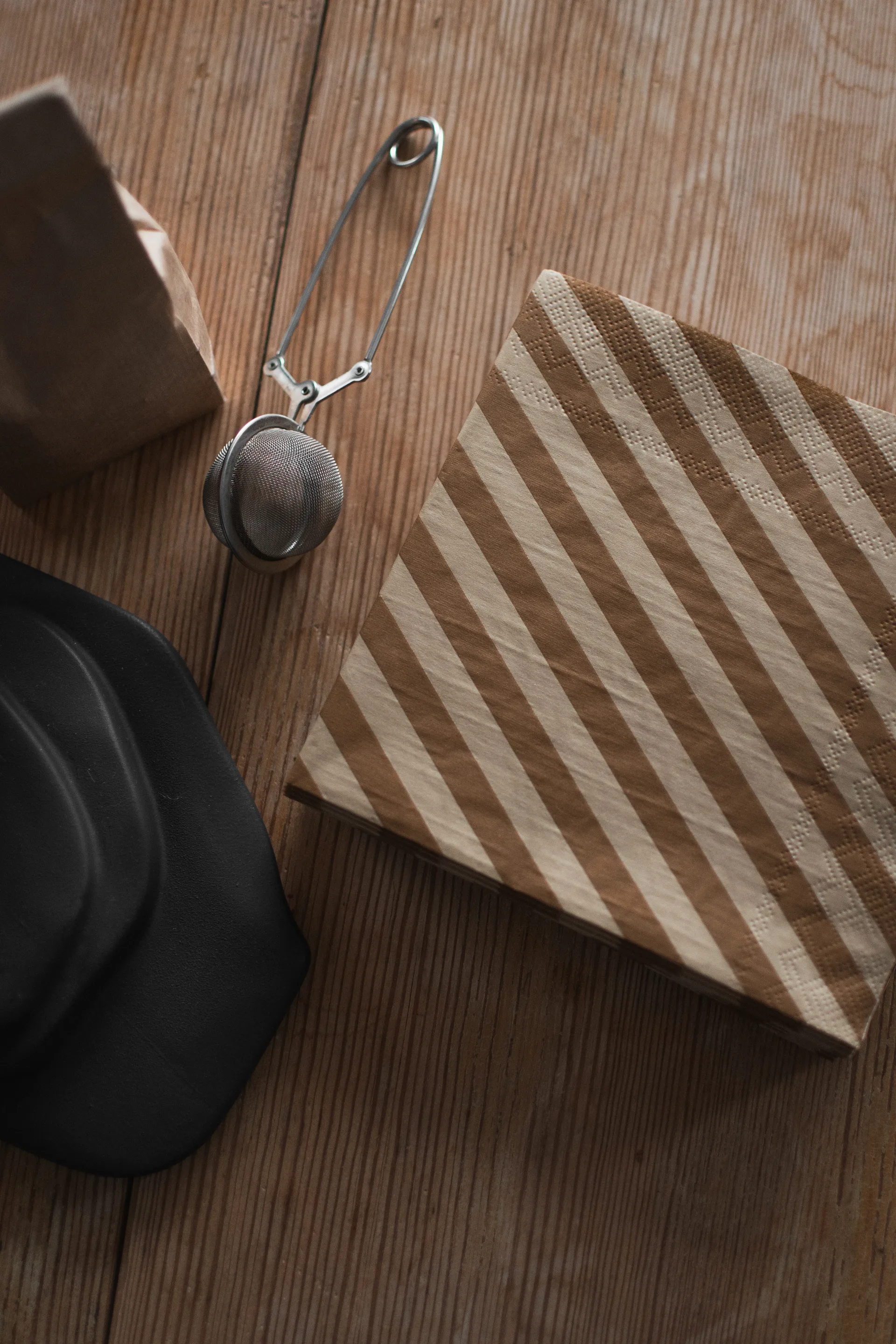 스트라이프 페이퍼 냅킨 33x33 cm 20개 세트, Nougat DBKD | 디비케이디