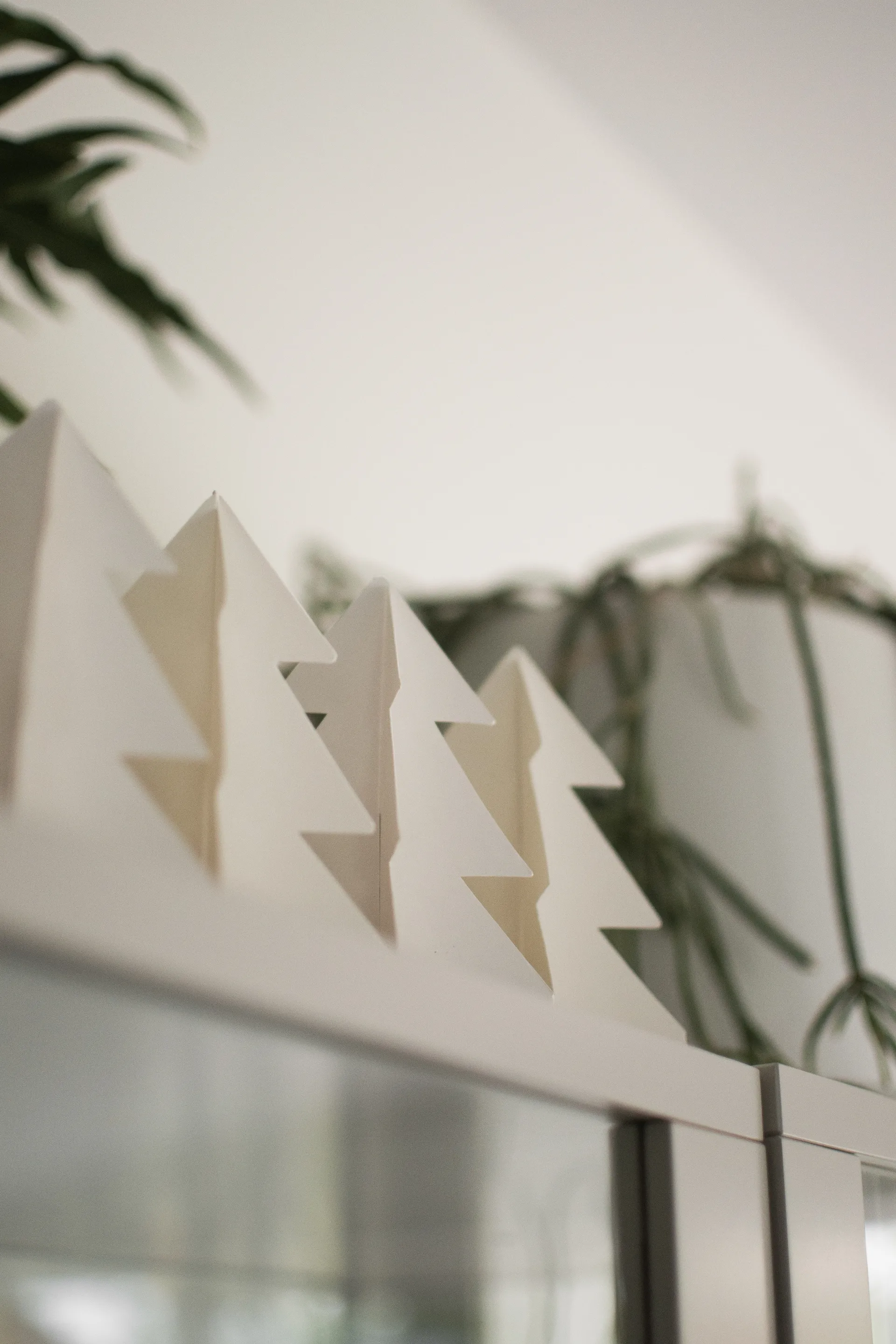 트리 인 어 로우 장식 60 cm, White DBKD | 디비케이디