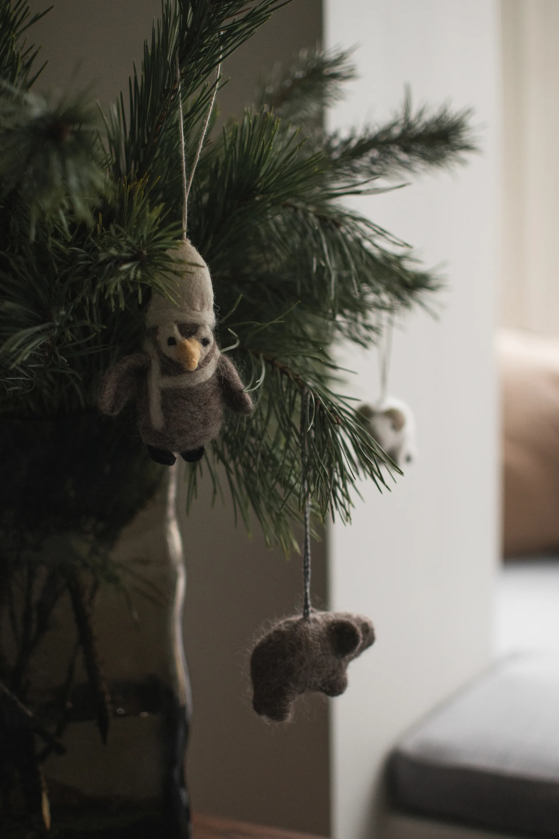 행잉 펭귄 장식 행거, Beige-white DBKD | 디비케이디