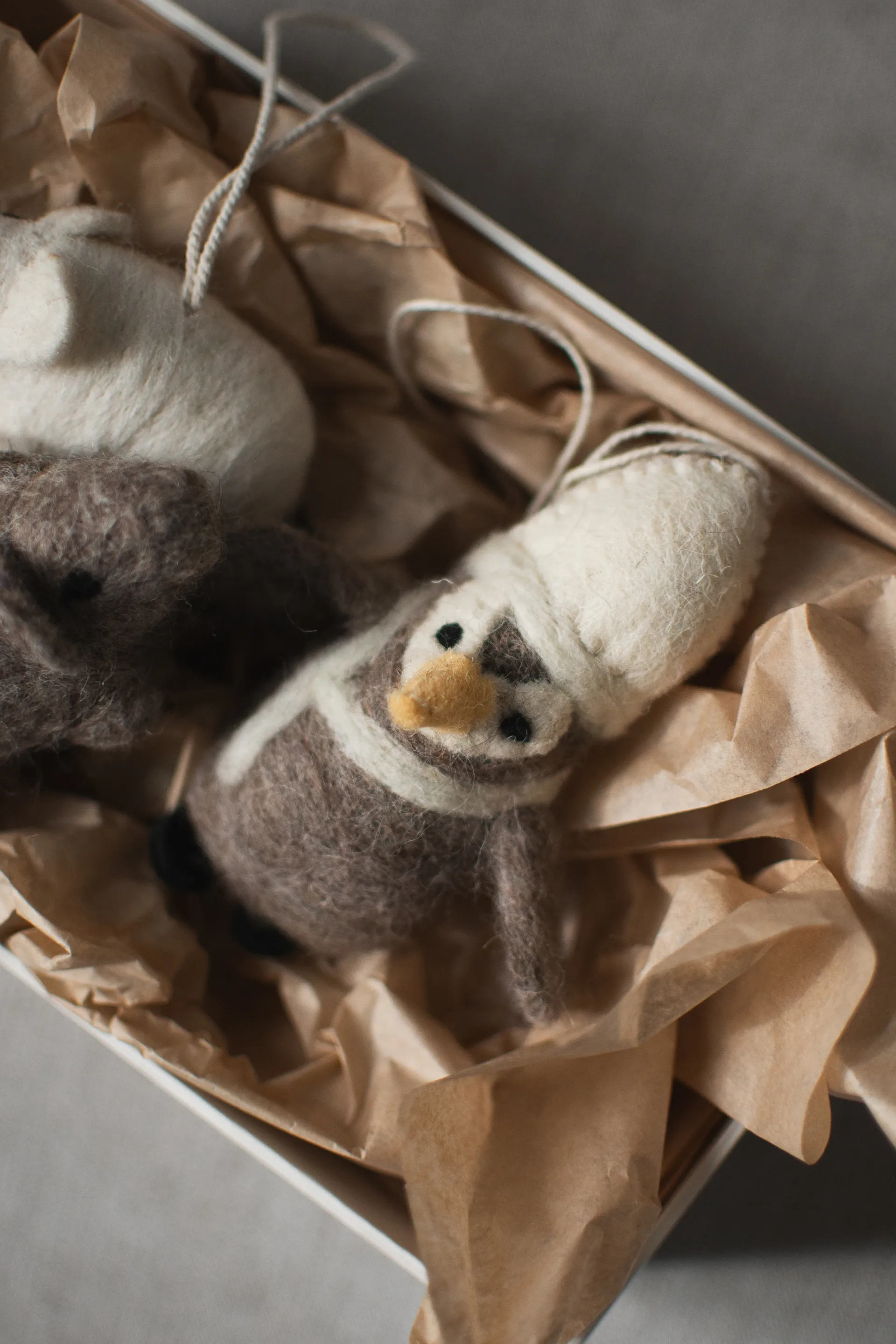 행잉 펭귄 장식 행거, Beige-white DBKD | 디비케이디